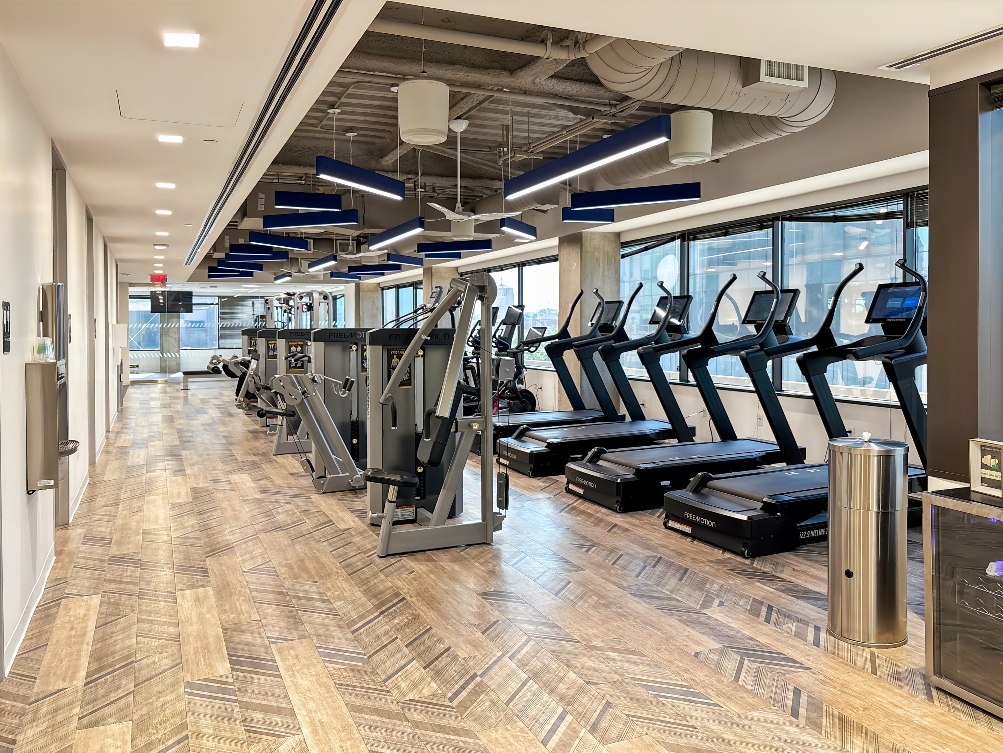 Shanghai, The Crest image 14