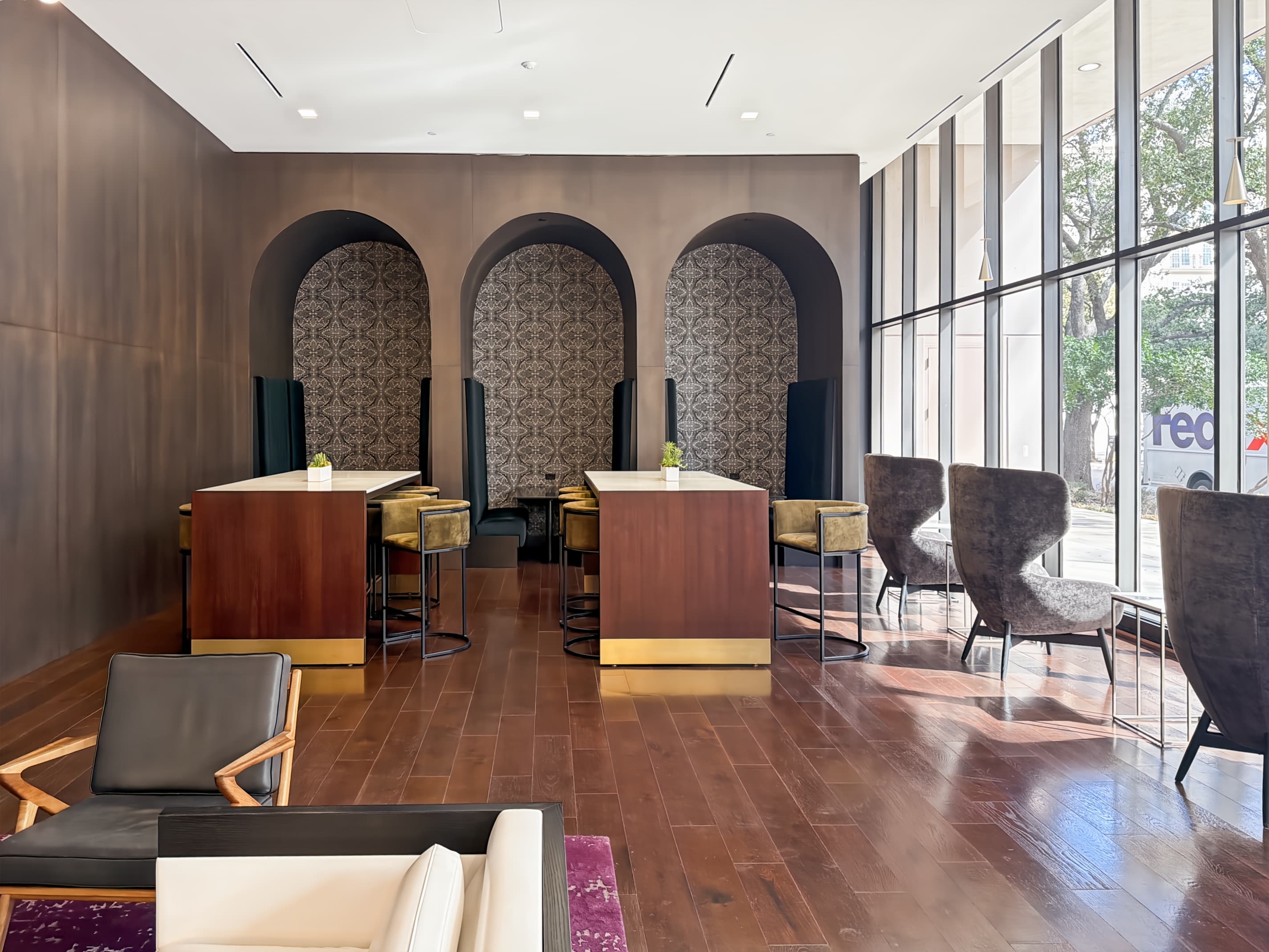 Shanghai, The Crest image 5