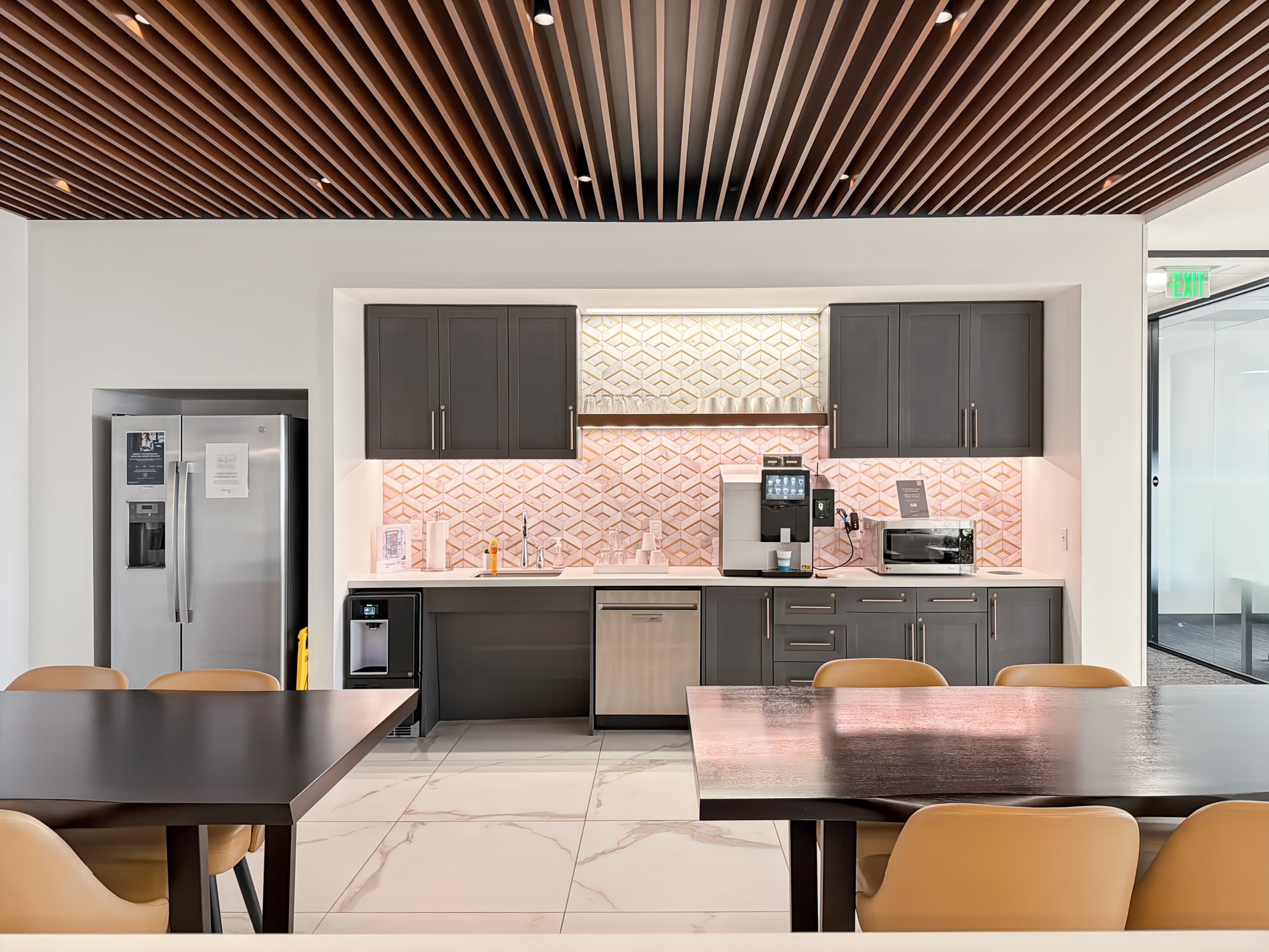 Shanghai, The Crest image 17