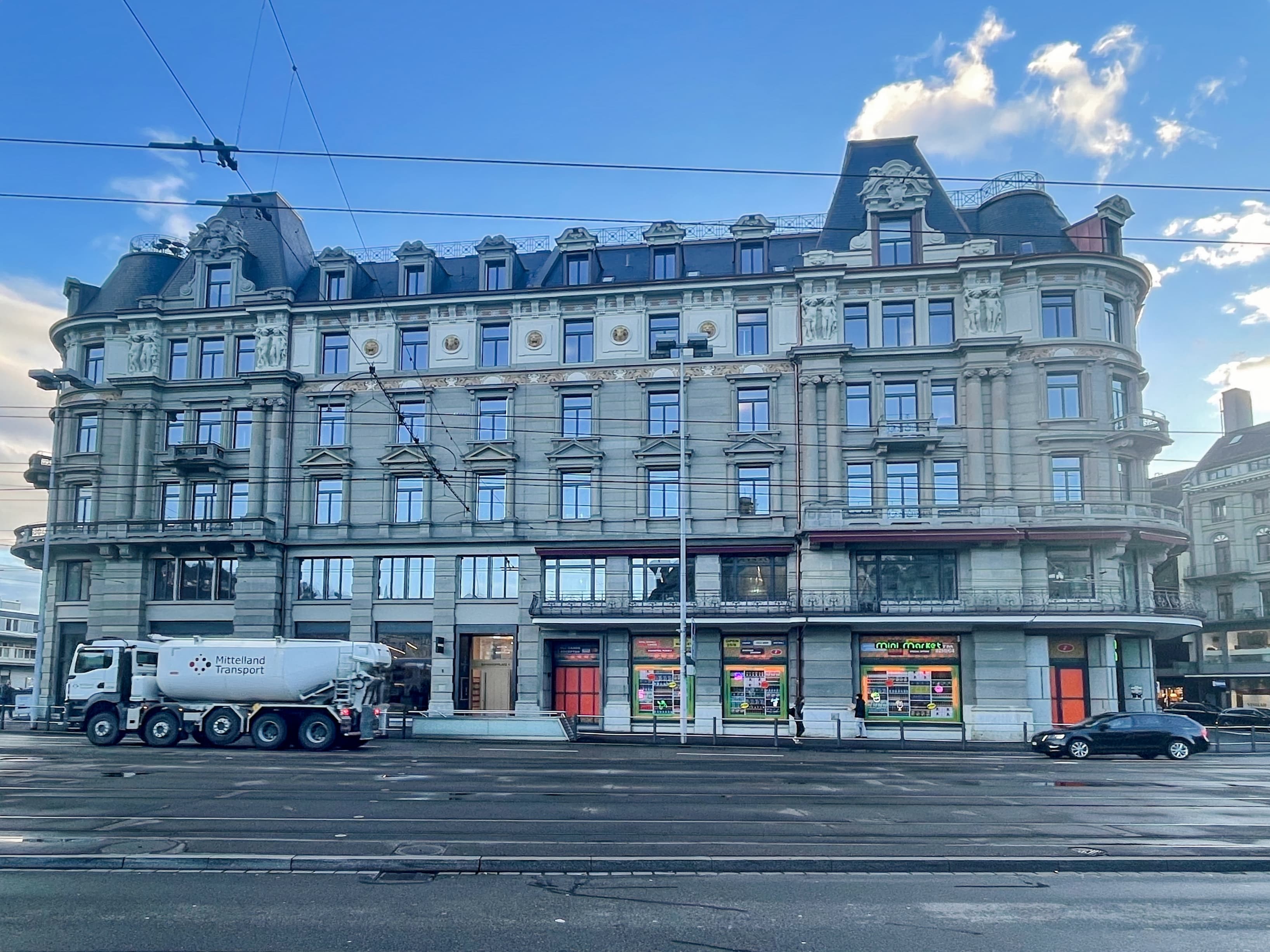 ZURICH, Spaces Bahnhofplatz image 12 ZURICH, Spaces Bahnhofplatz image 12