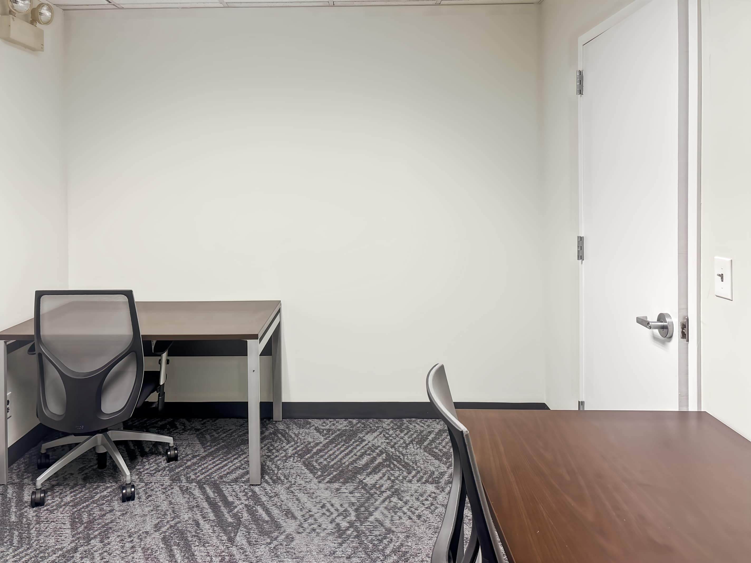 NY, Melville - Broadhollow Rd image 13