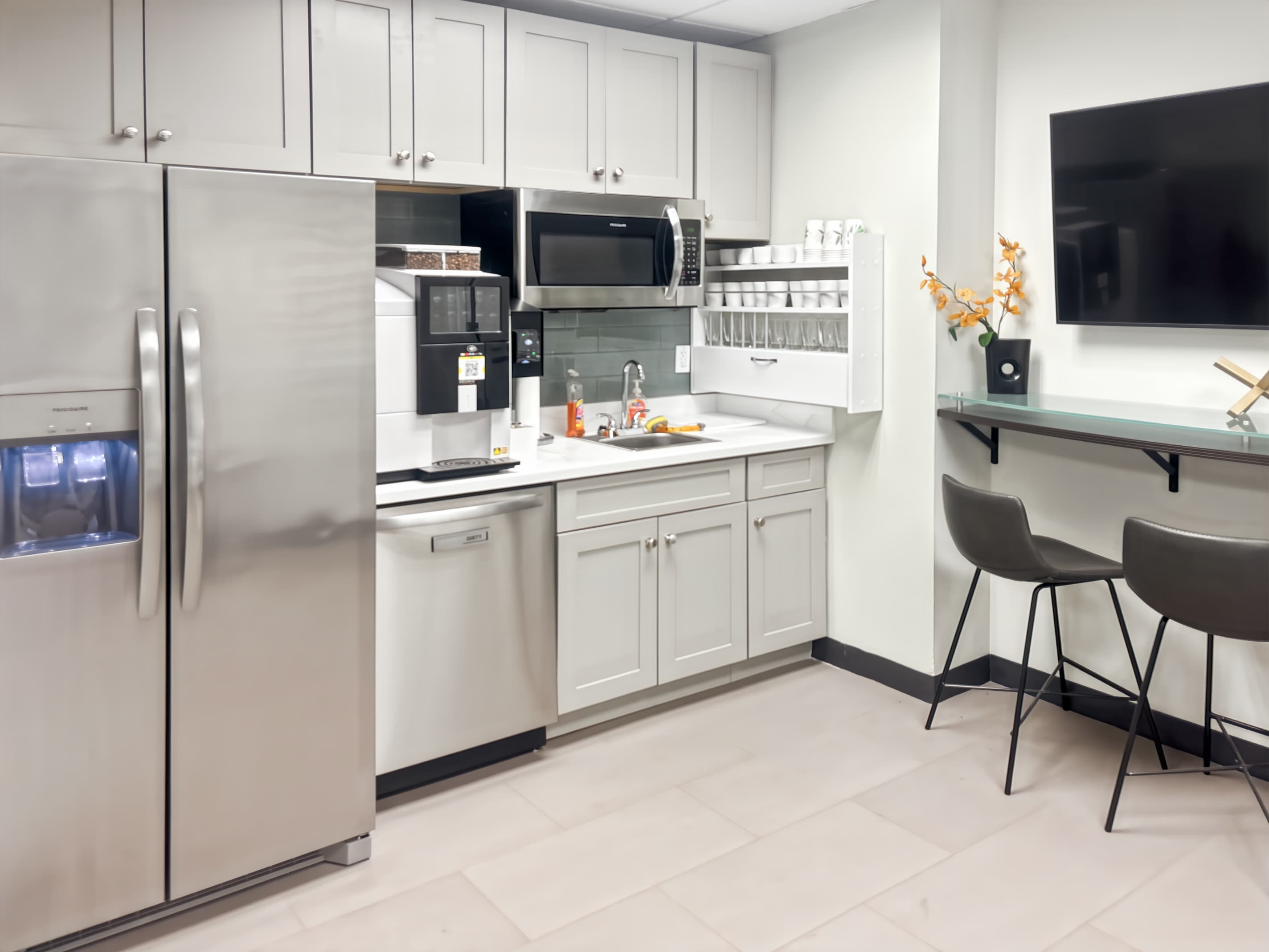 NY, Melville - Broadhollow Rd image 1