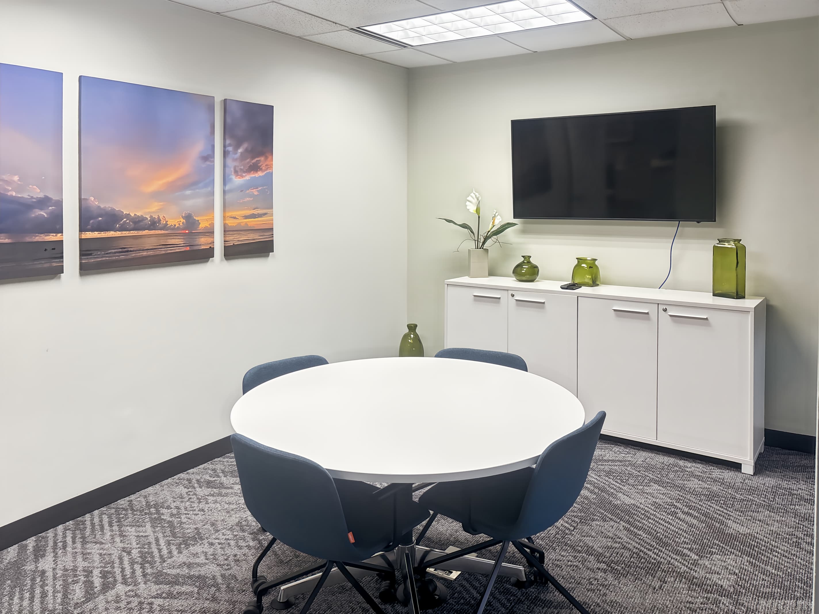 NY, Melville - Broadhollow Rd image 3