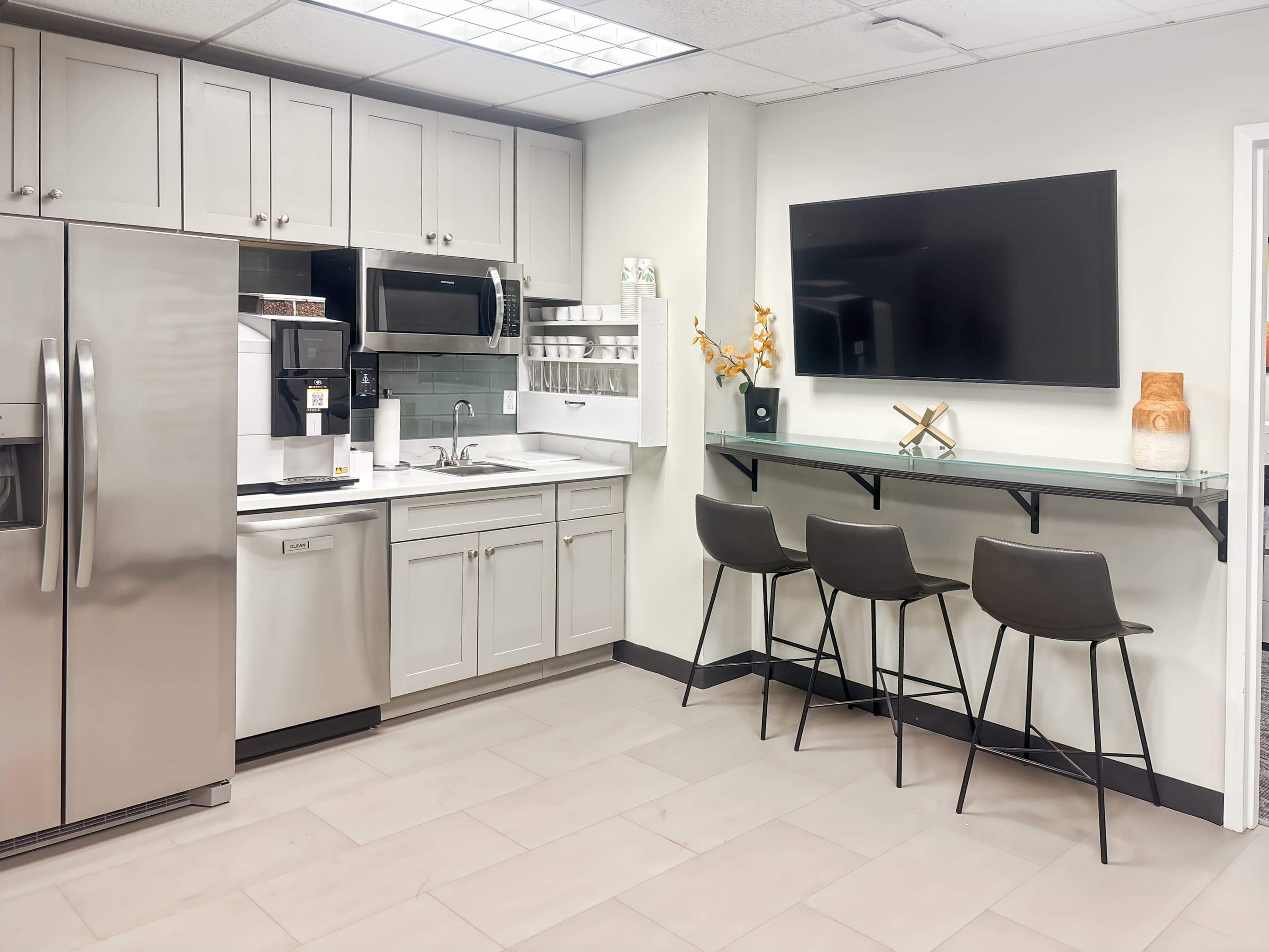 NY, Melville - Broadhollow Rd image 4