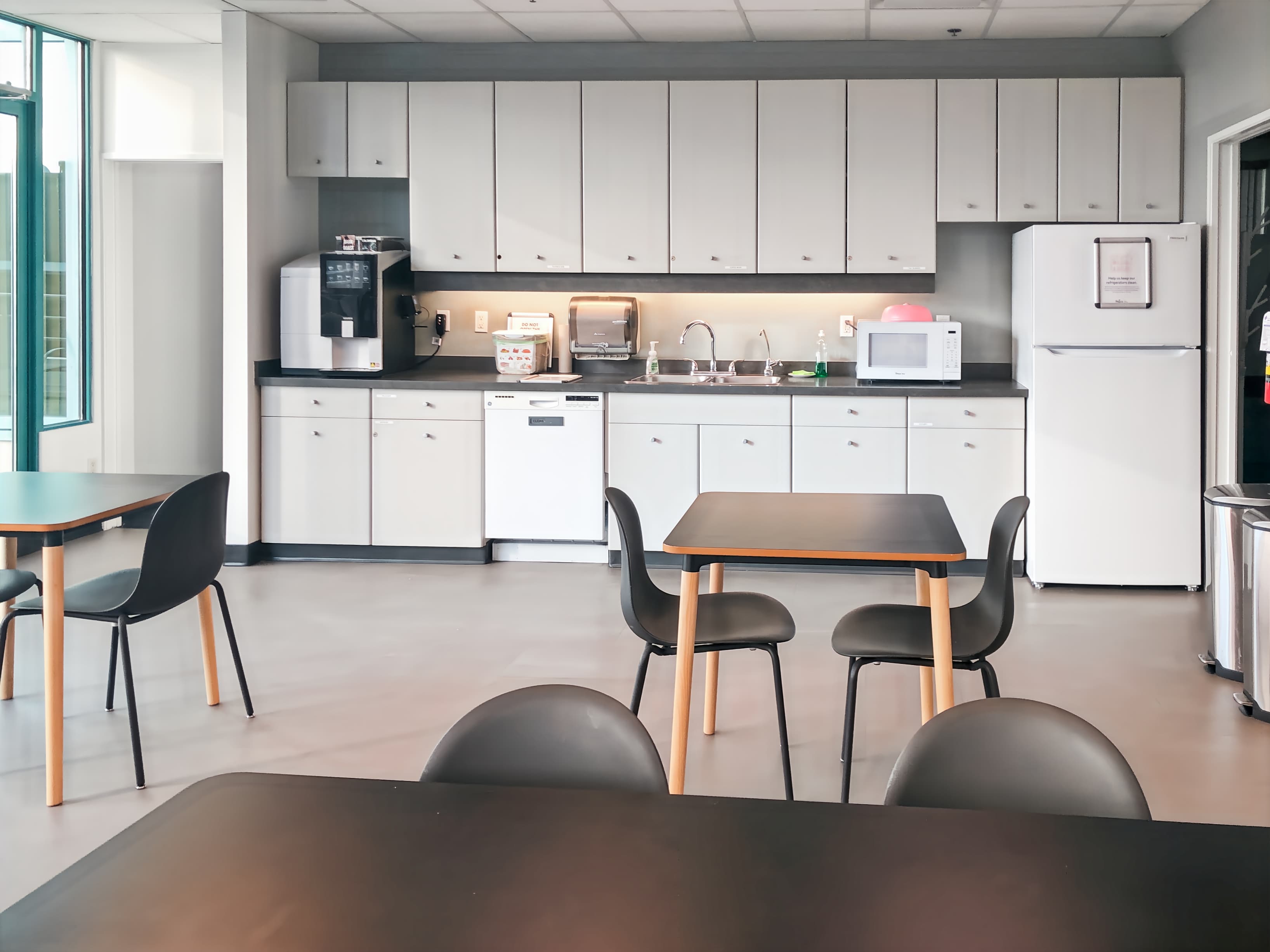 BC, Richmond - Commerce Court image 11