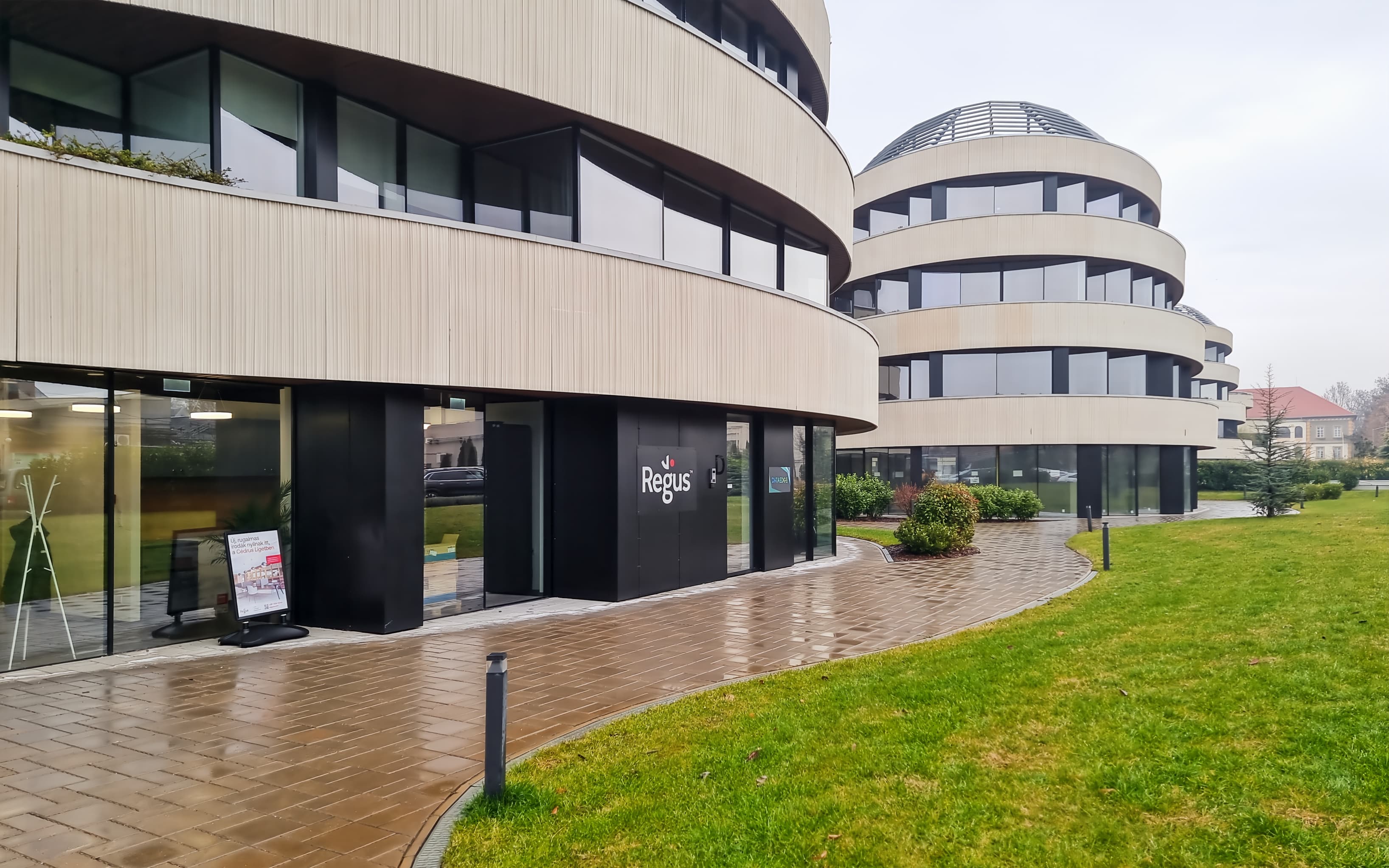 Szeged, Cedrus Offices image 2