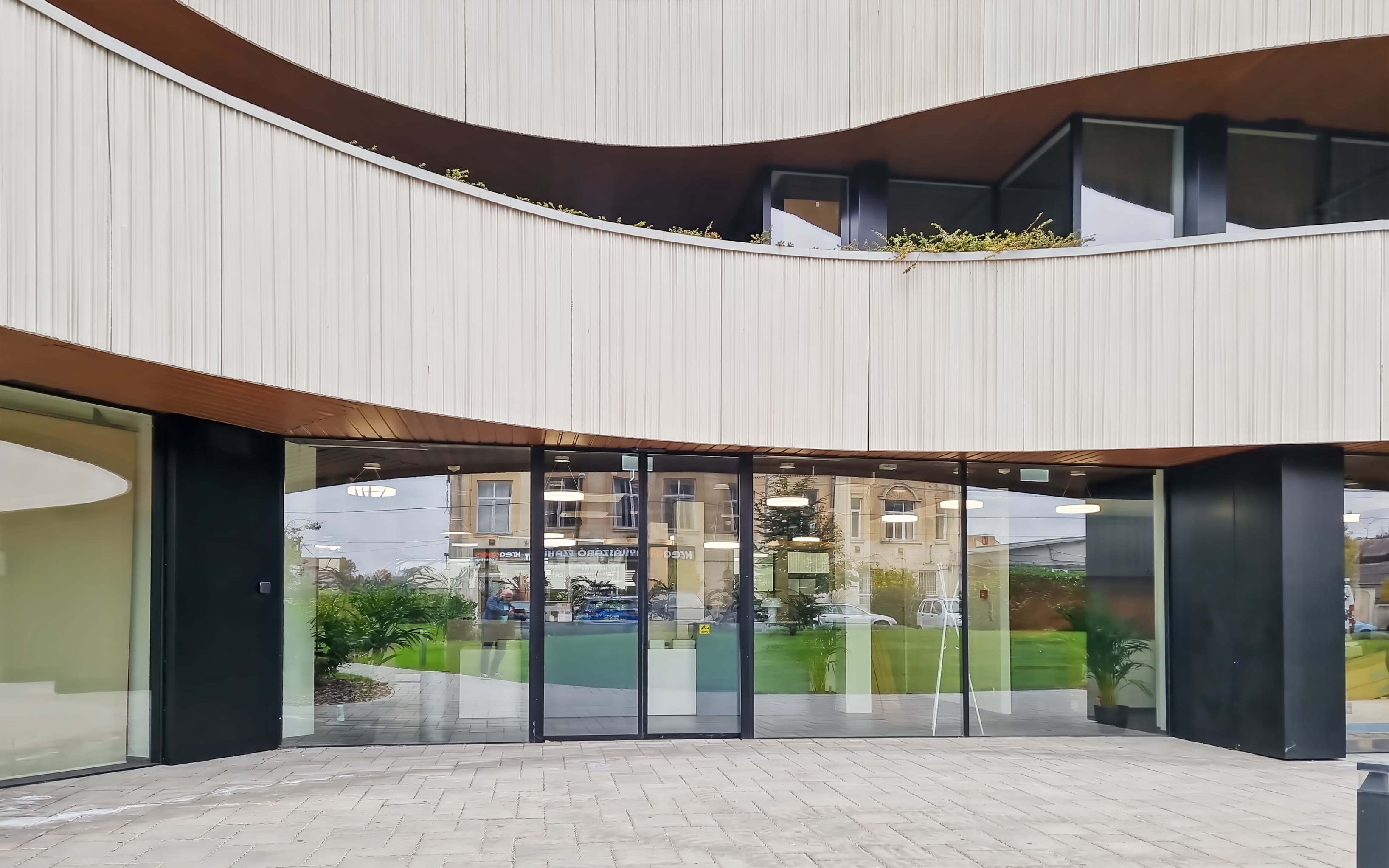 Szeged, Cedrus Offices image 8