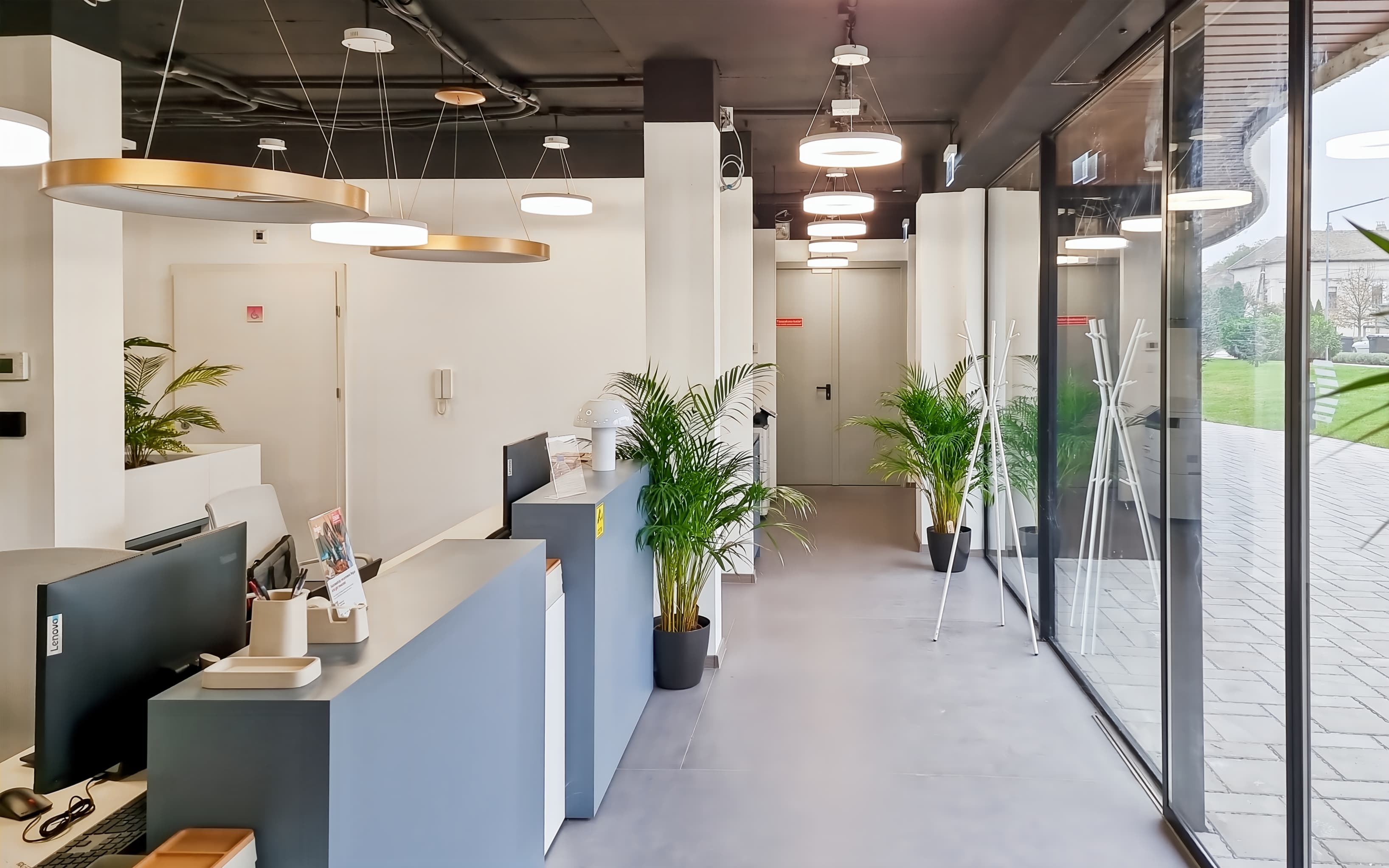 Szeged, Cedrus Offices image 4