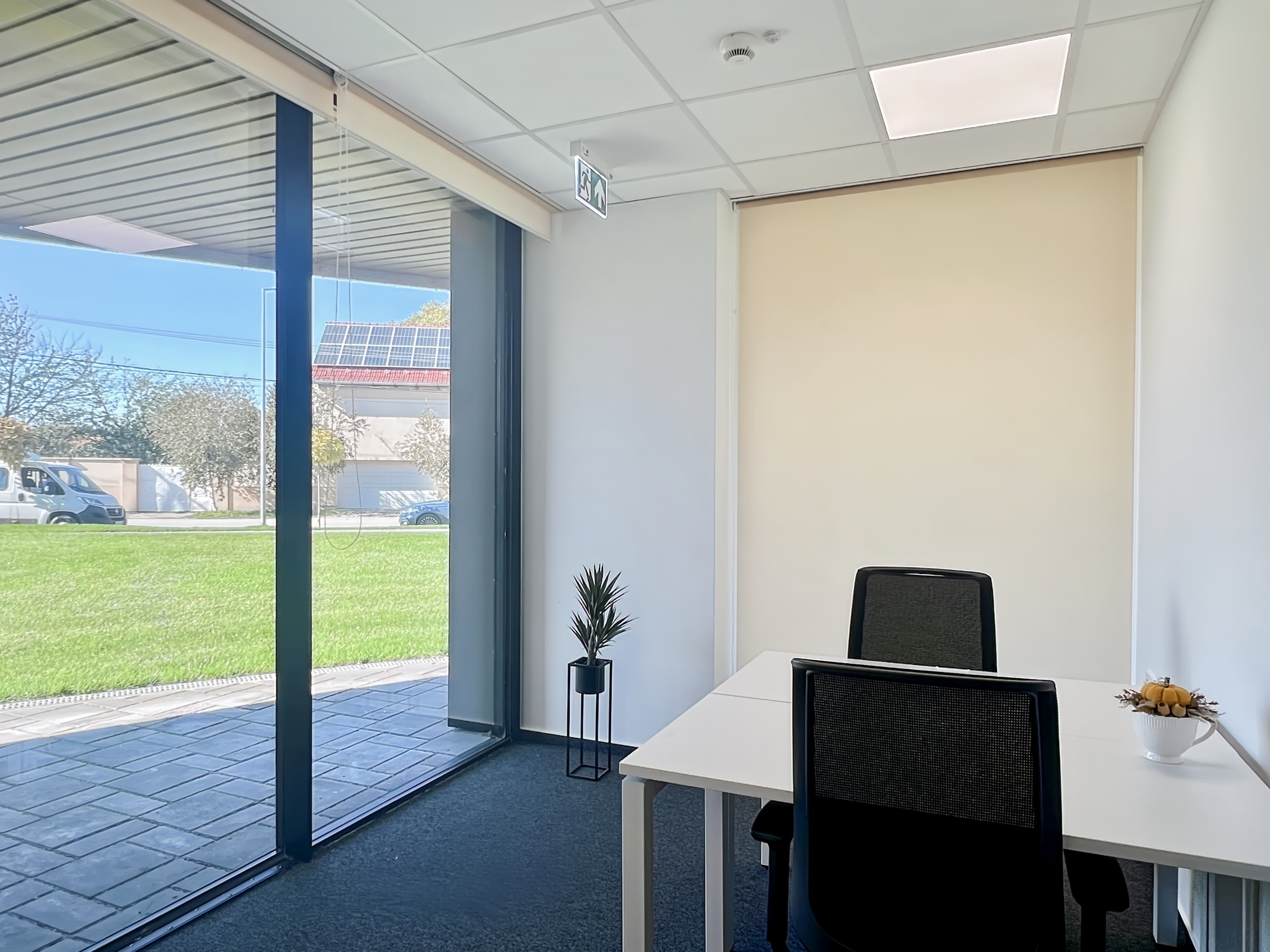 Szeged, Cedrus Offices image 9