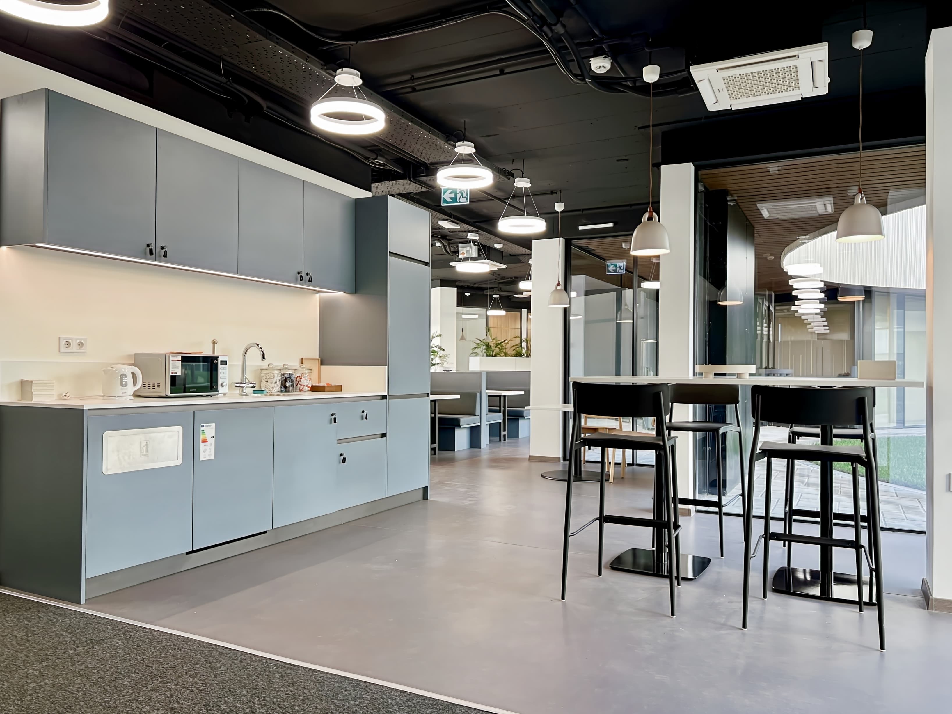 Szeged, Cedrus Offices image 12