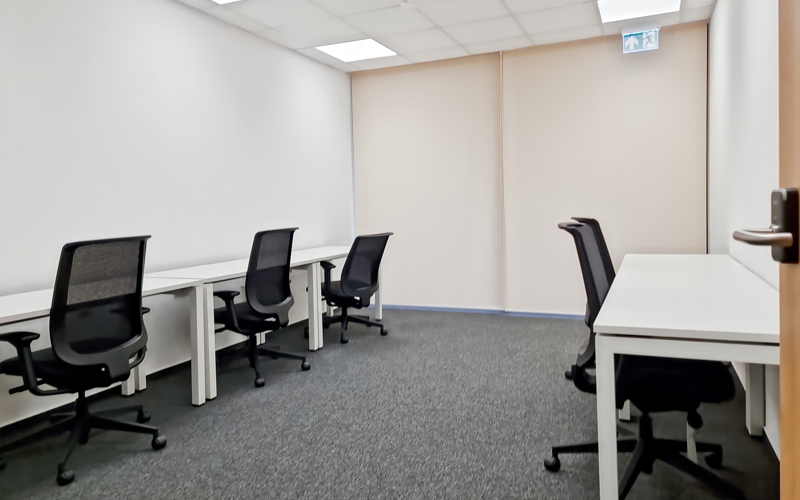 Szeged, Cedrus Offices image 10