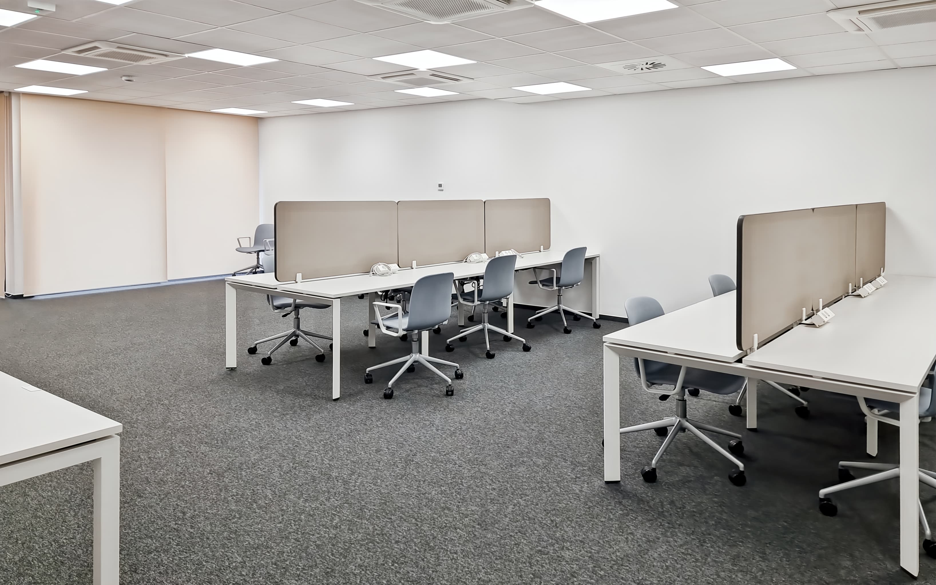 Szeged, Cedrus Offices image 1