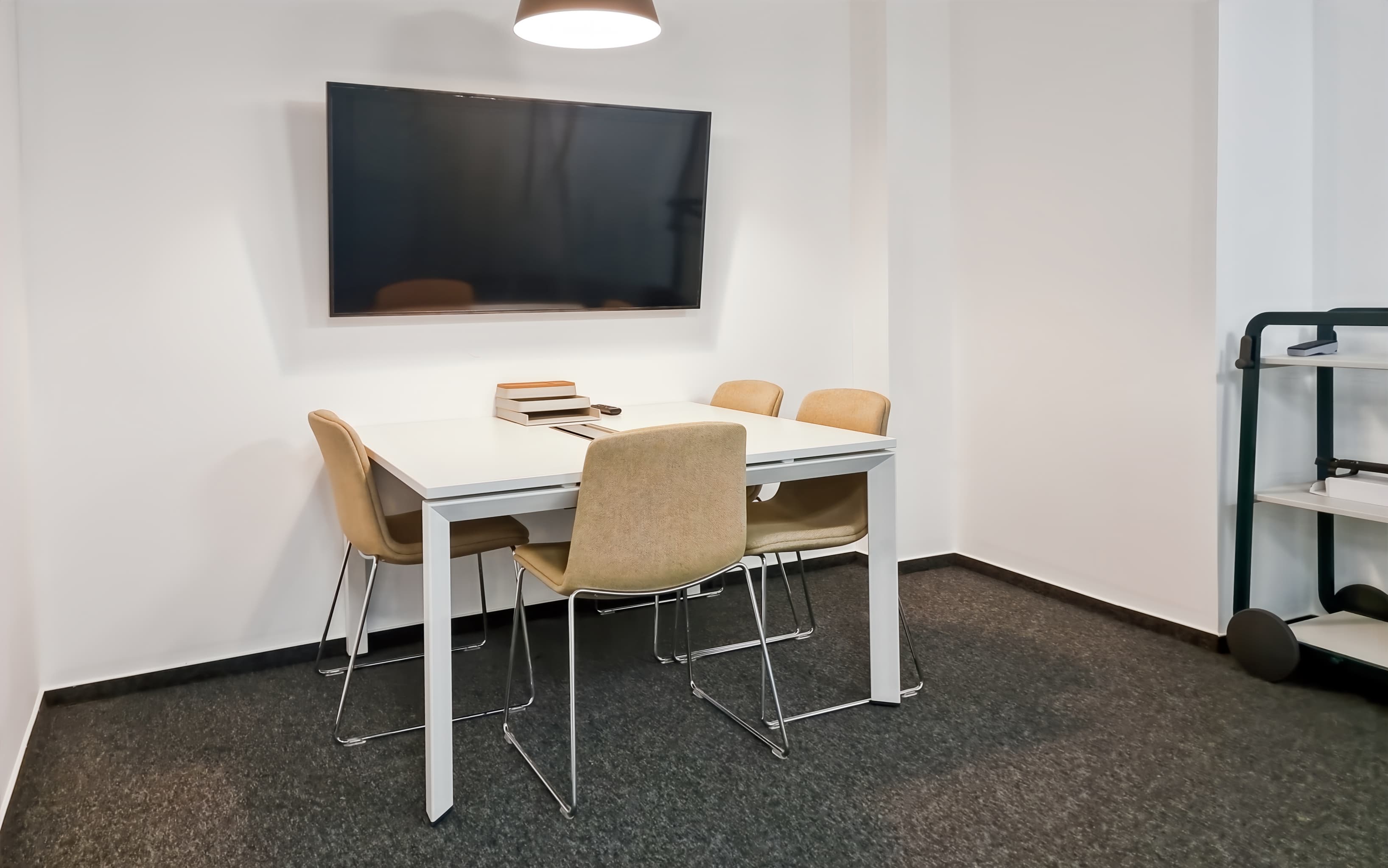 Szeged, Cedrus Offices image 3