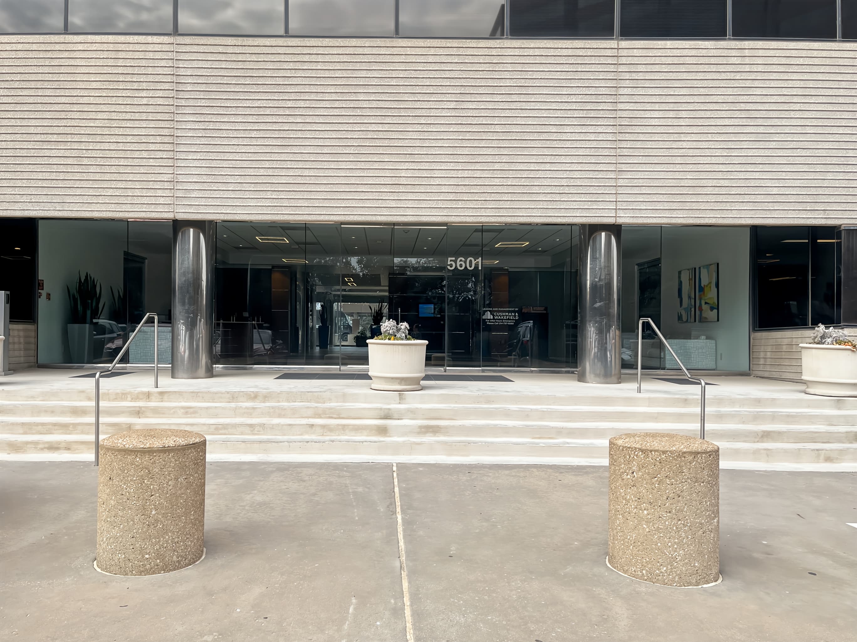 TX, Irving - 5601 Executive Dr image 2