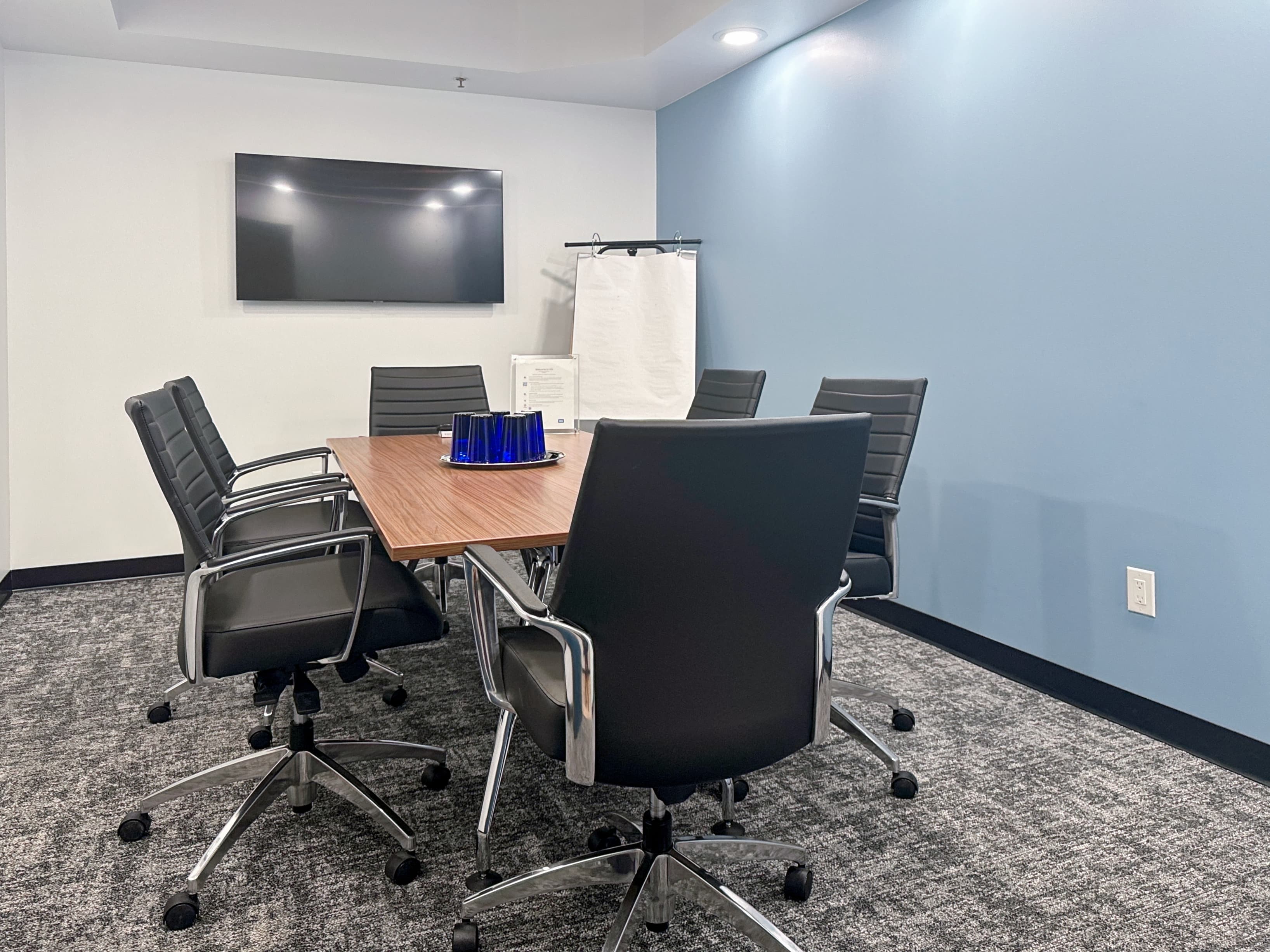 MB, Winnipeg - Lombard Ave image 1 MB, Winnipeg - Lombard Ave image 1