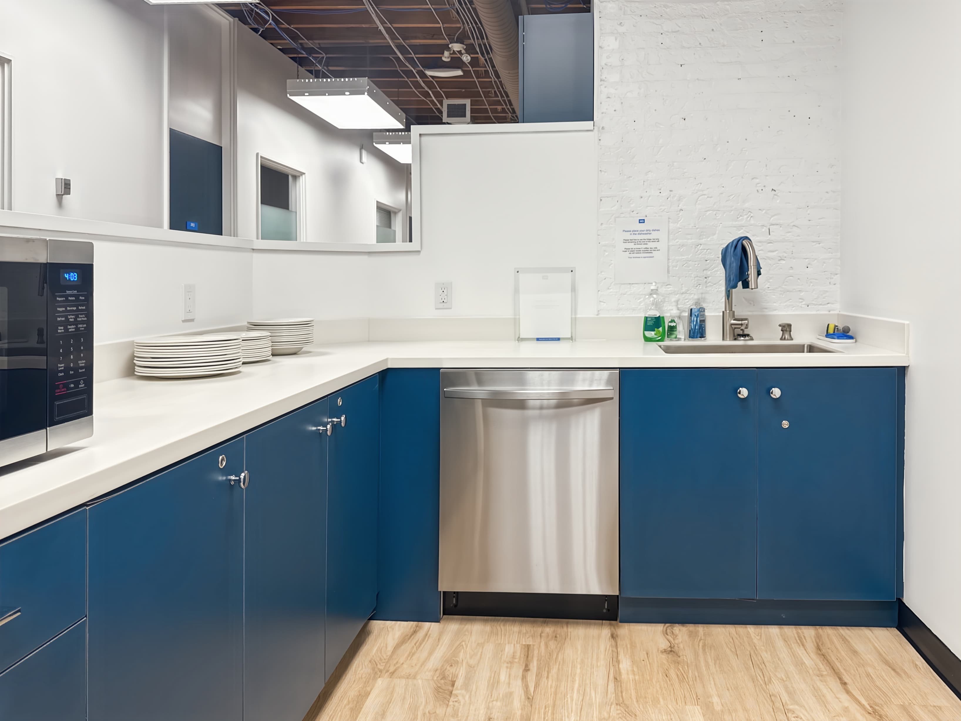 MB, Winnipeg - Lombard Ave image 6 MB, Winnipeg - Lombard Ave image 6