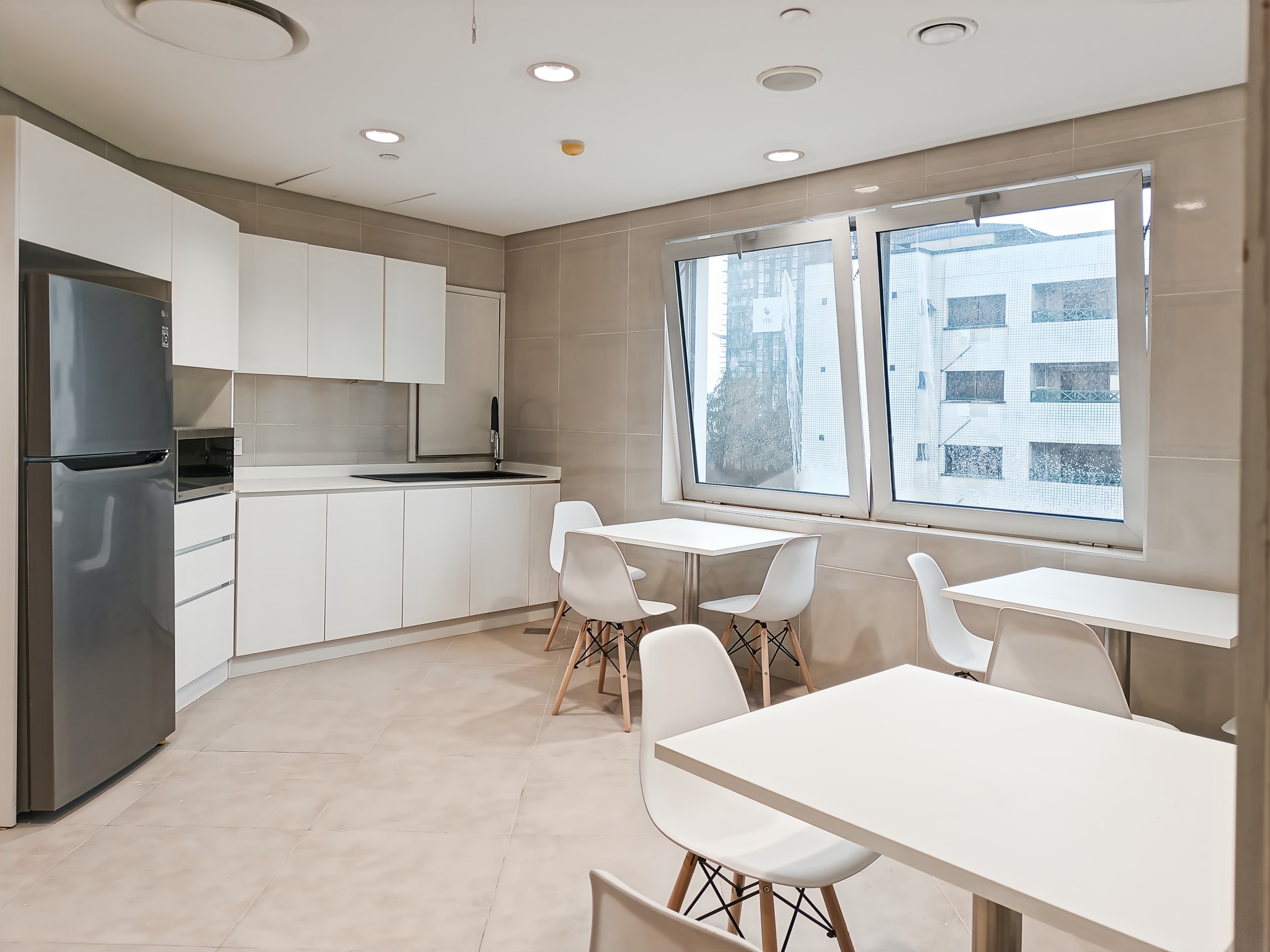 Lagos, Number One image 4