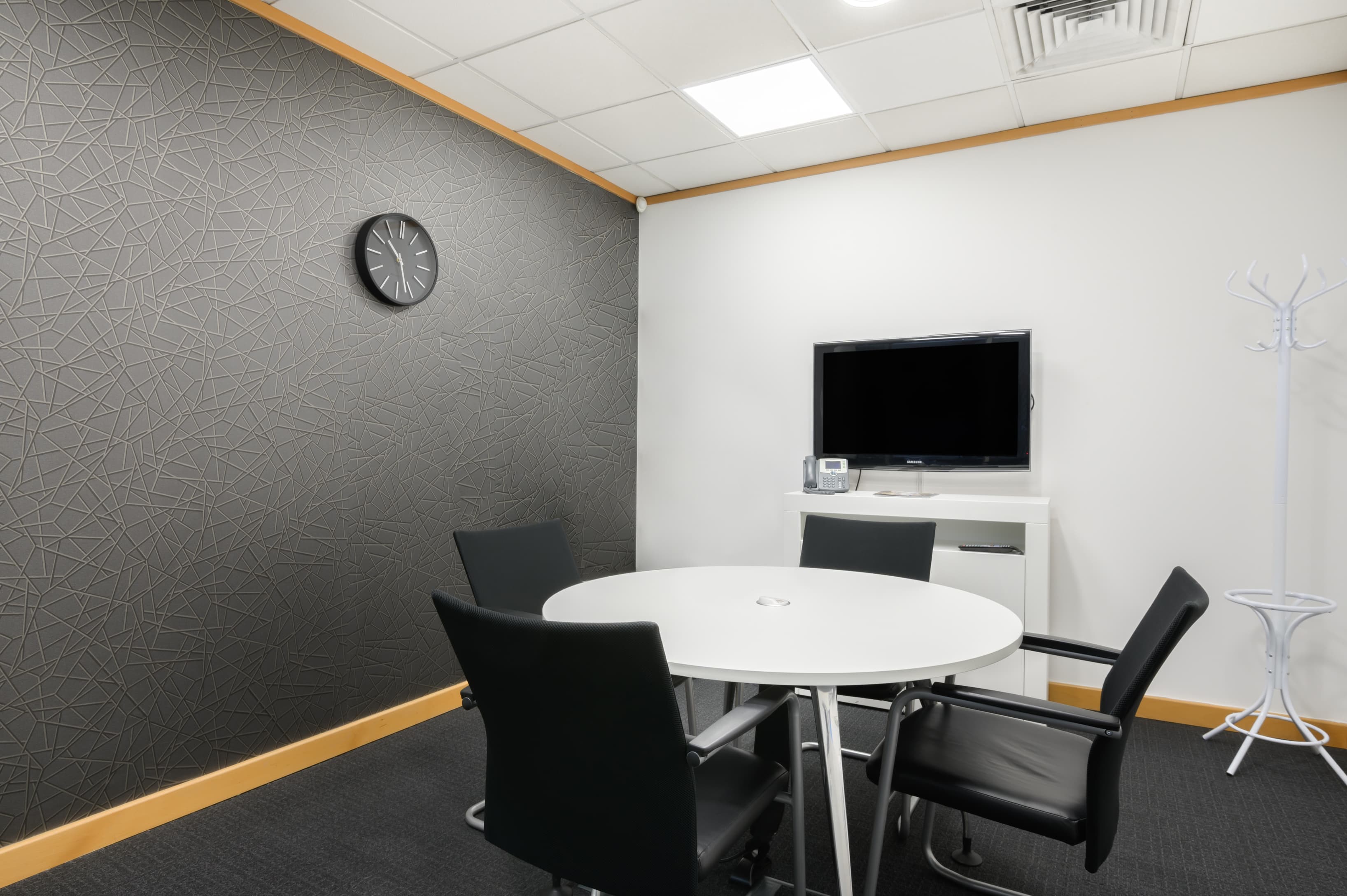 WINDSOR, Thames Street image 3