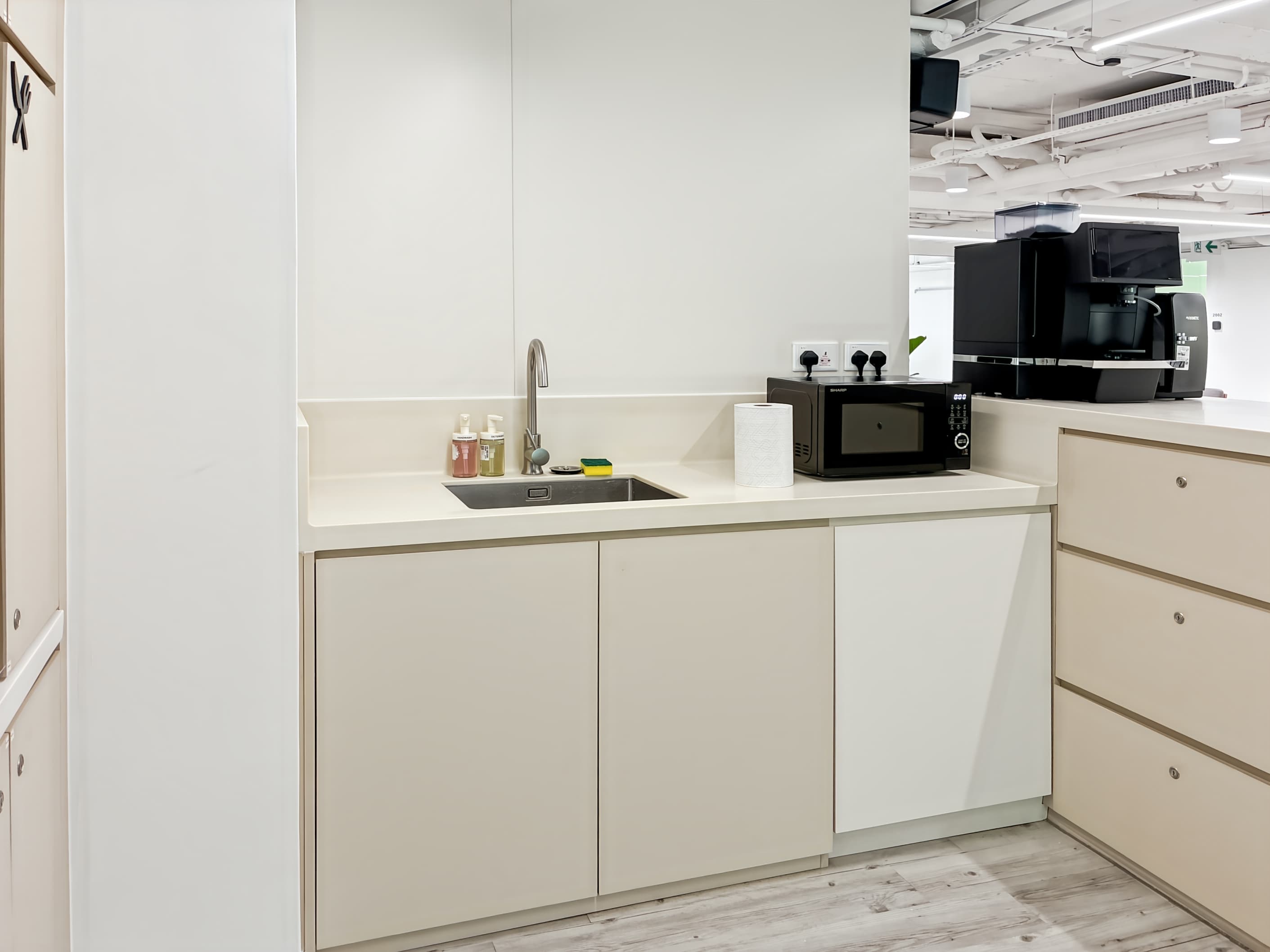 Hong Kong, China Hong Kong City Tower 3 image 14 Hong Kong, China Hong Kong City Tower 3 image 14