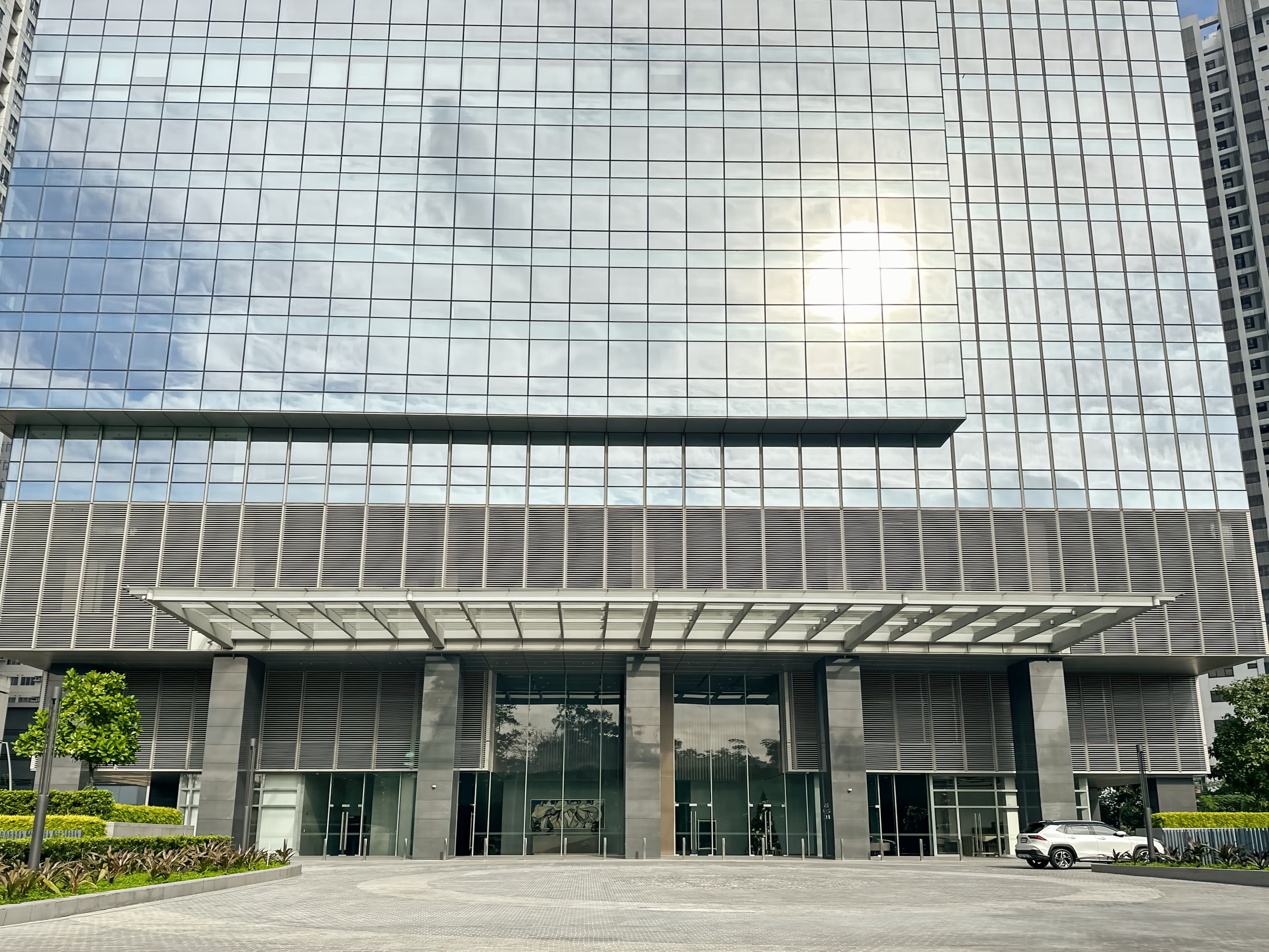 Quezon City, One Vertis Plaza image 13