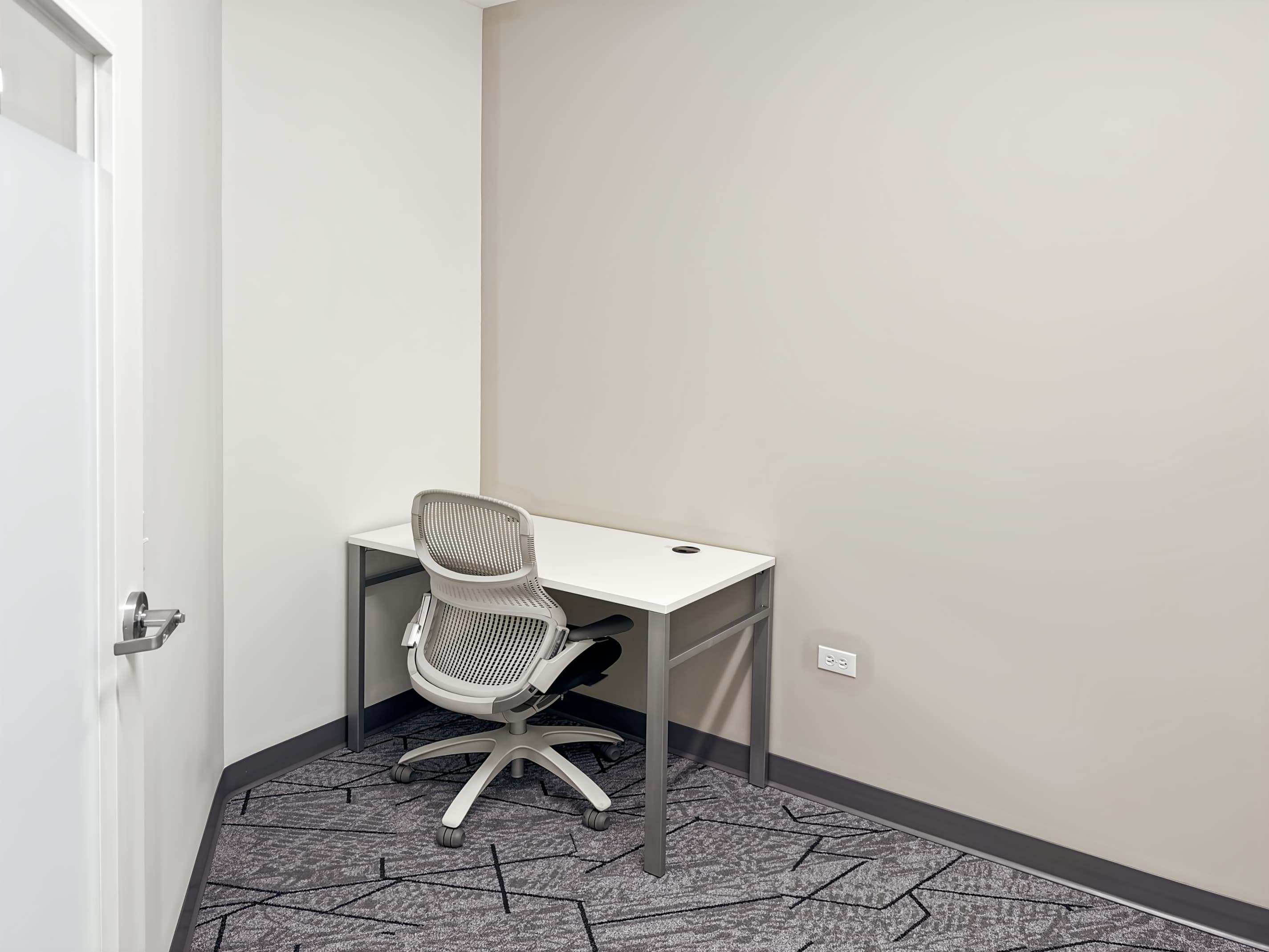 IL, Chicago - N Clark St image 9