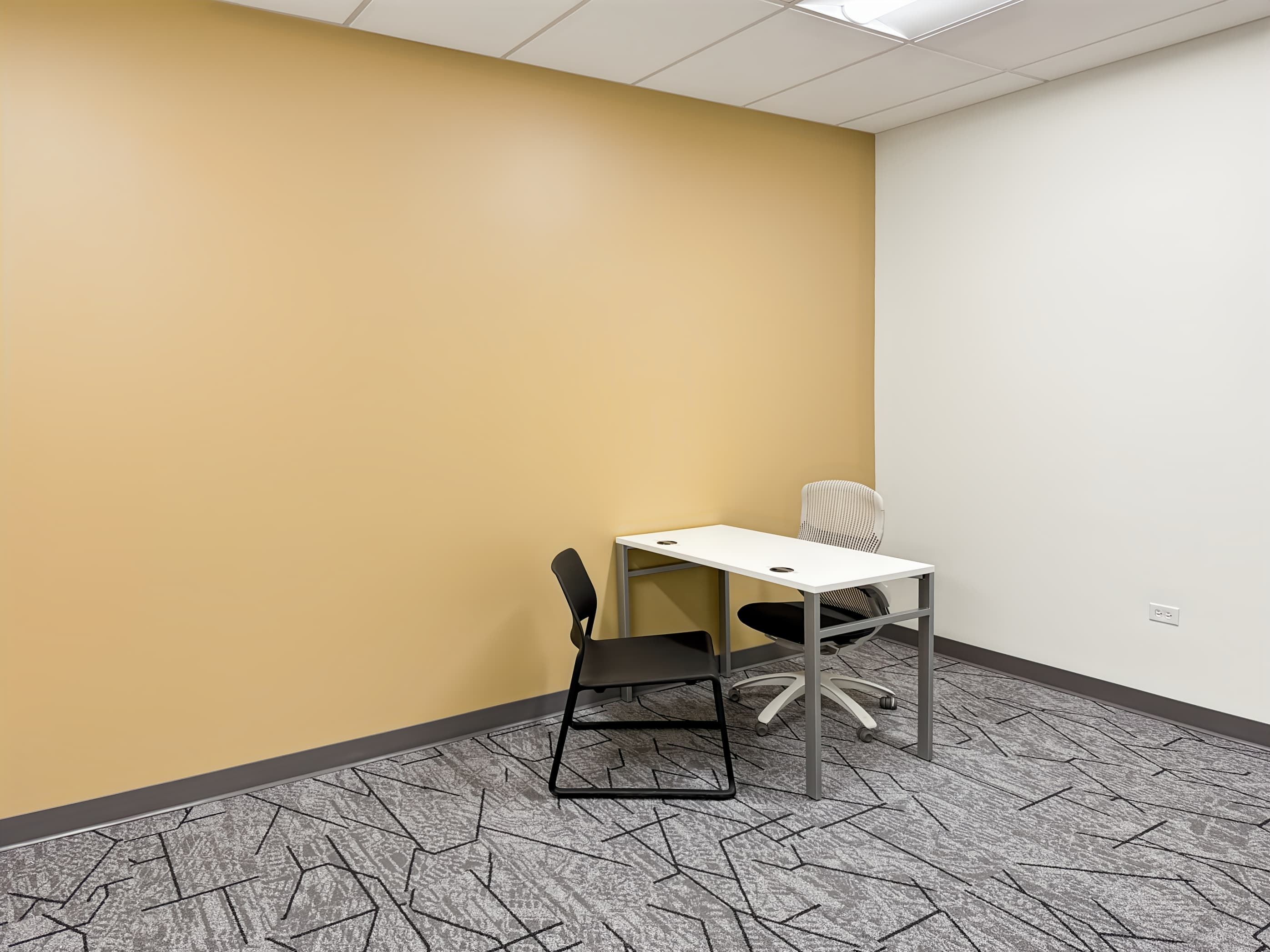 IL, Chicago - N Clark St image 7