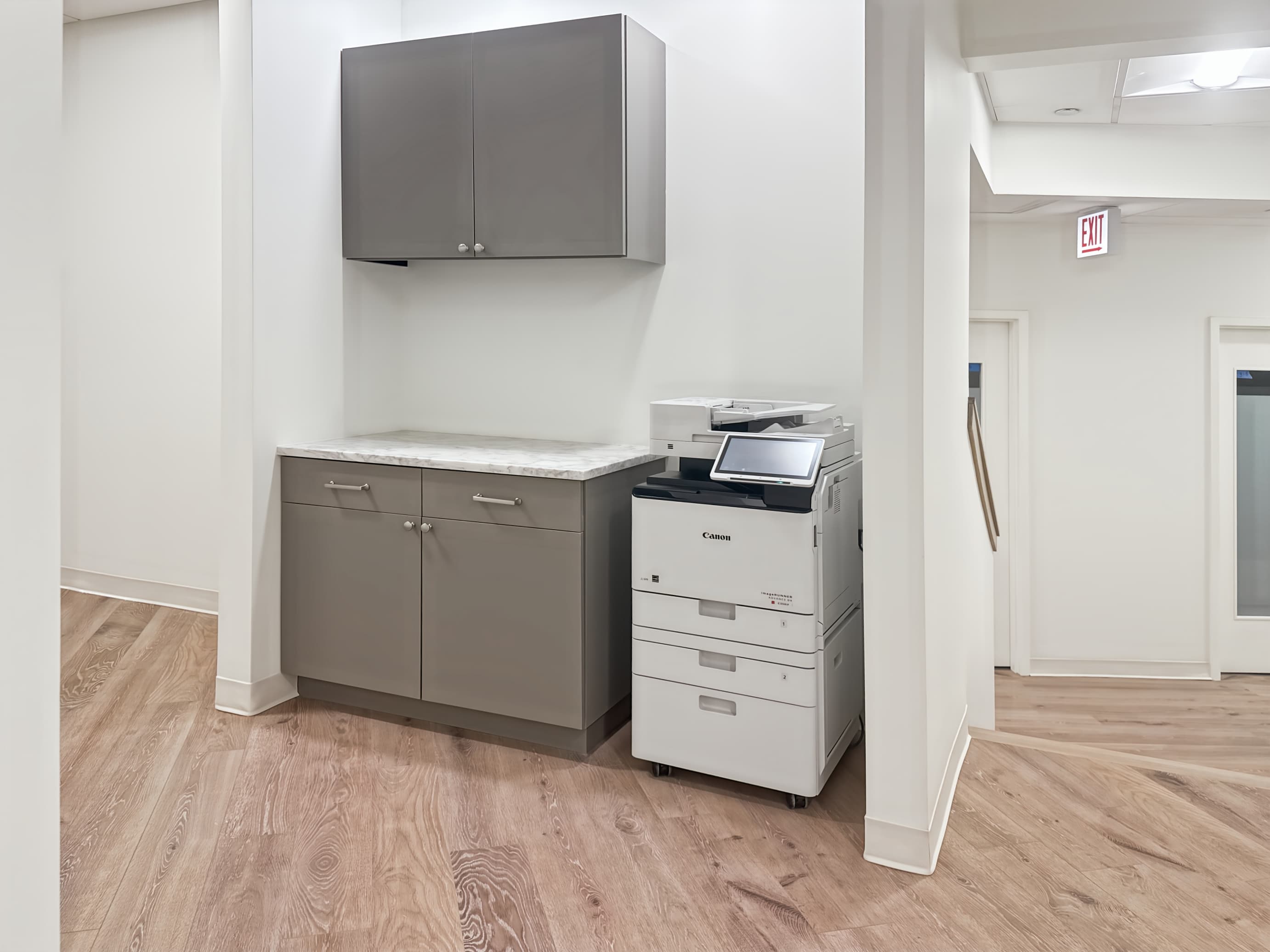 IL, Chicago - N Clark St image 6