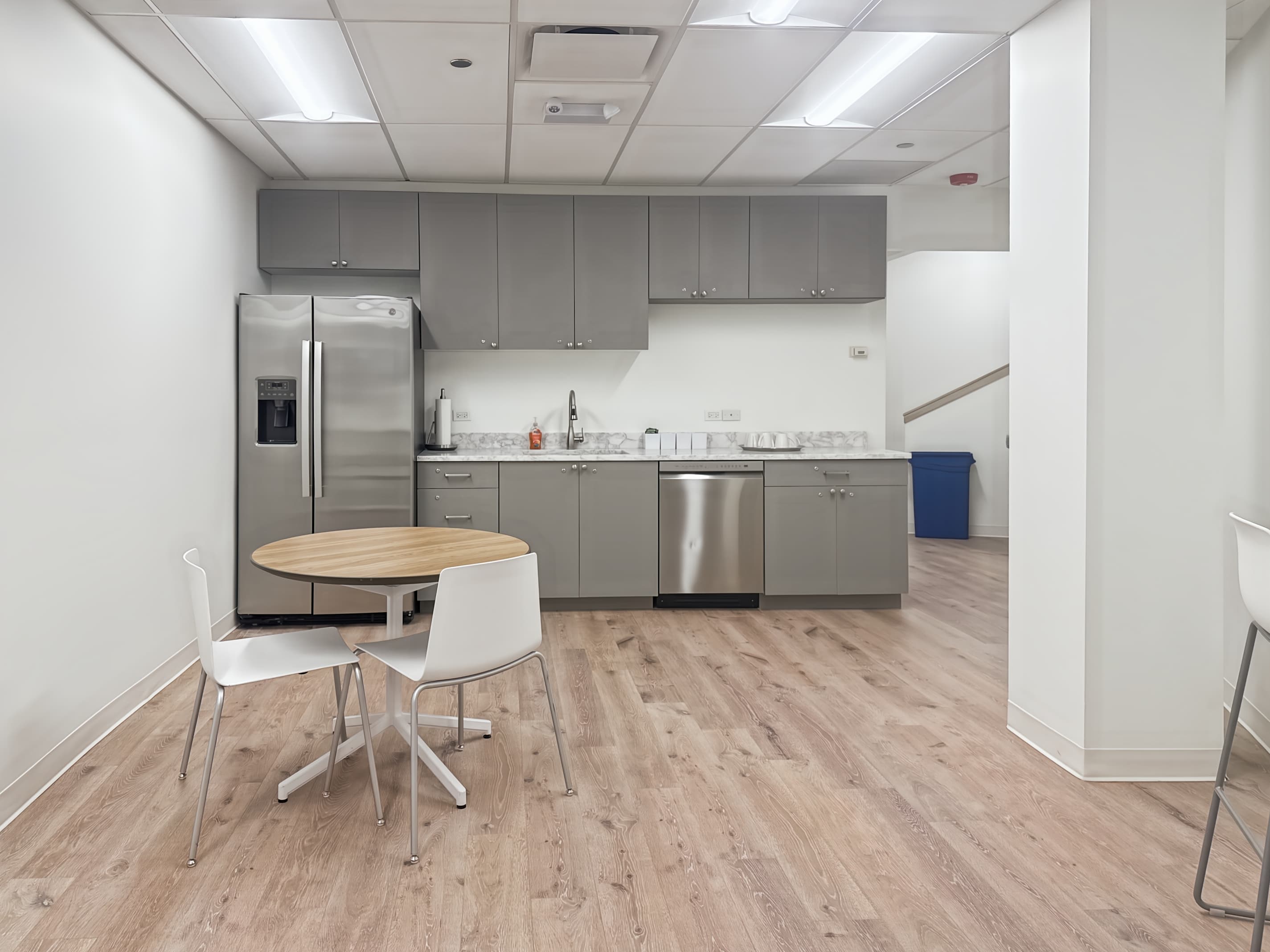 IL, Chicago - N Clark St image 11