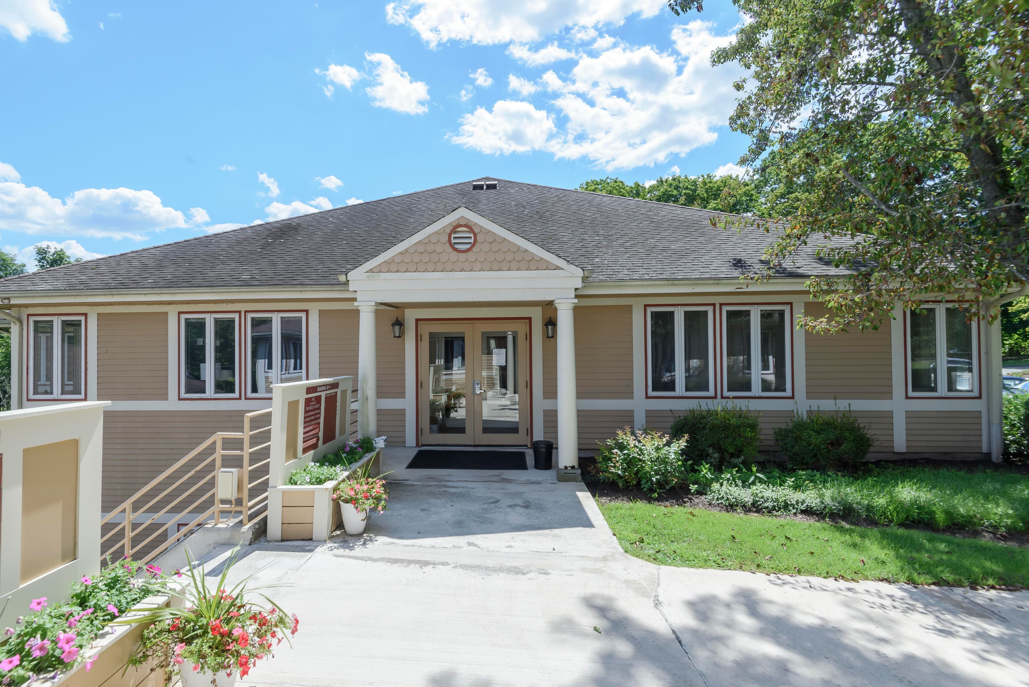 CT, East Berlin - East Berlin image 8