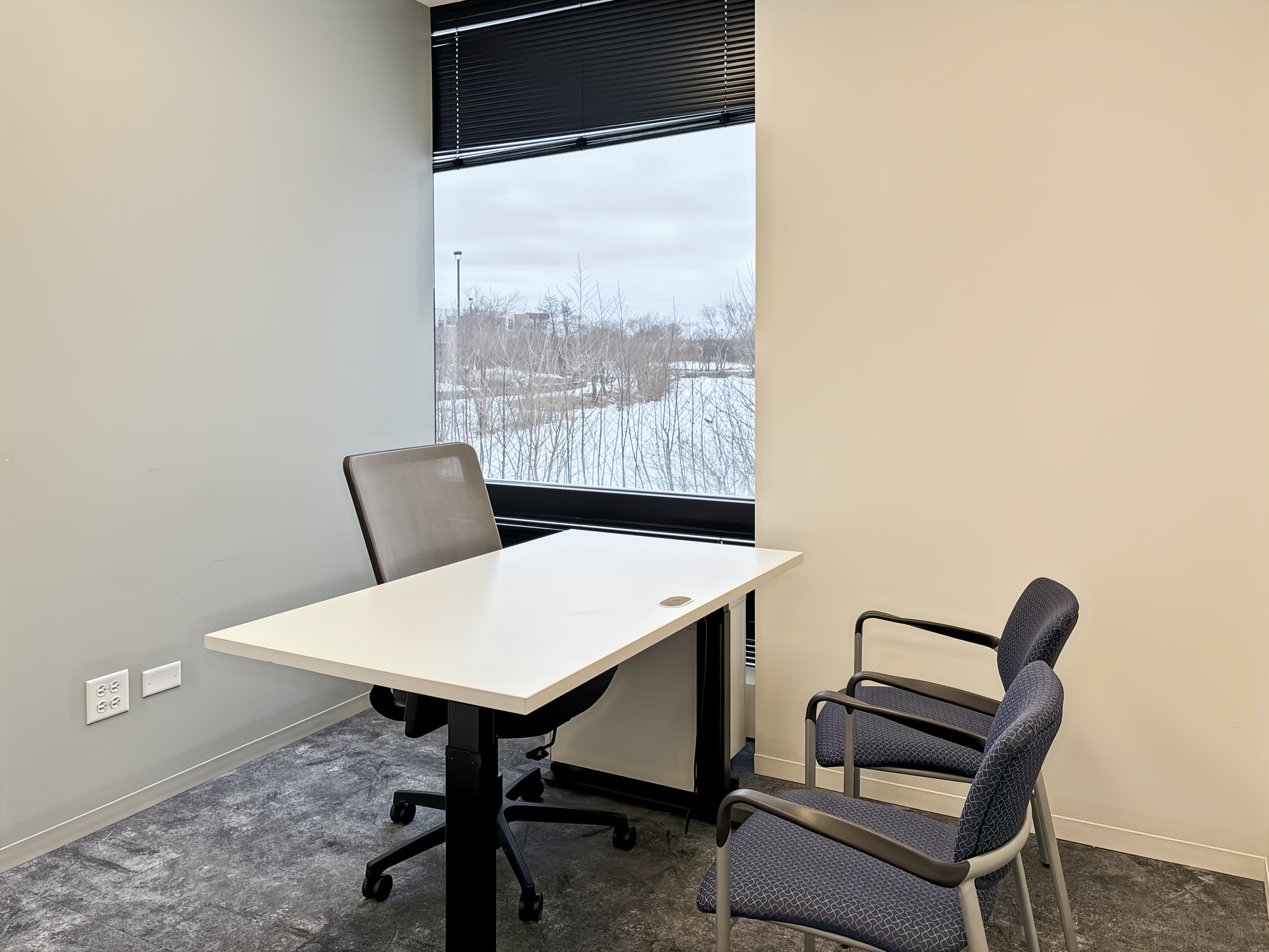 IL, Vernon Hills - Lakeview Pky image 7