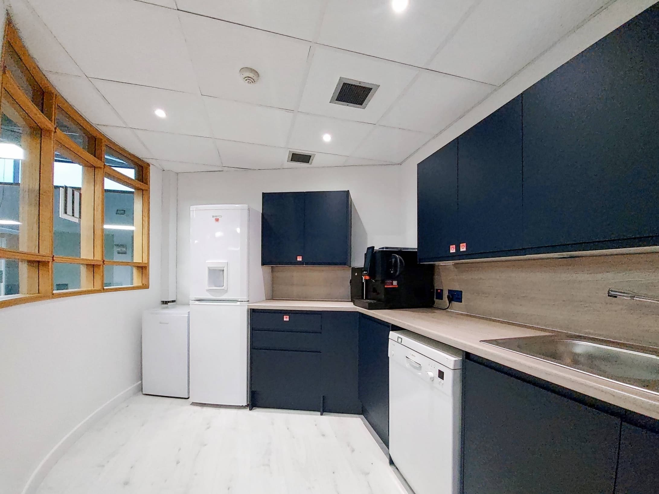 Glasgow Airport, India of Inchinnan image 3