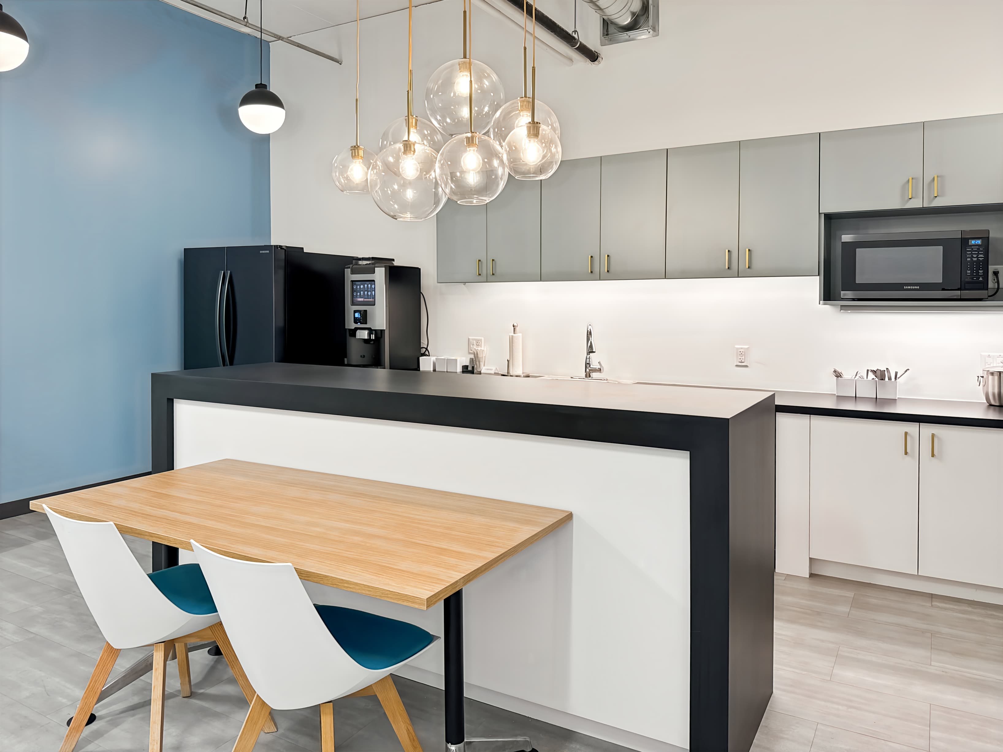 MN, Brooklyn Center - N Summit Dr image 3