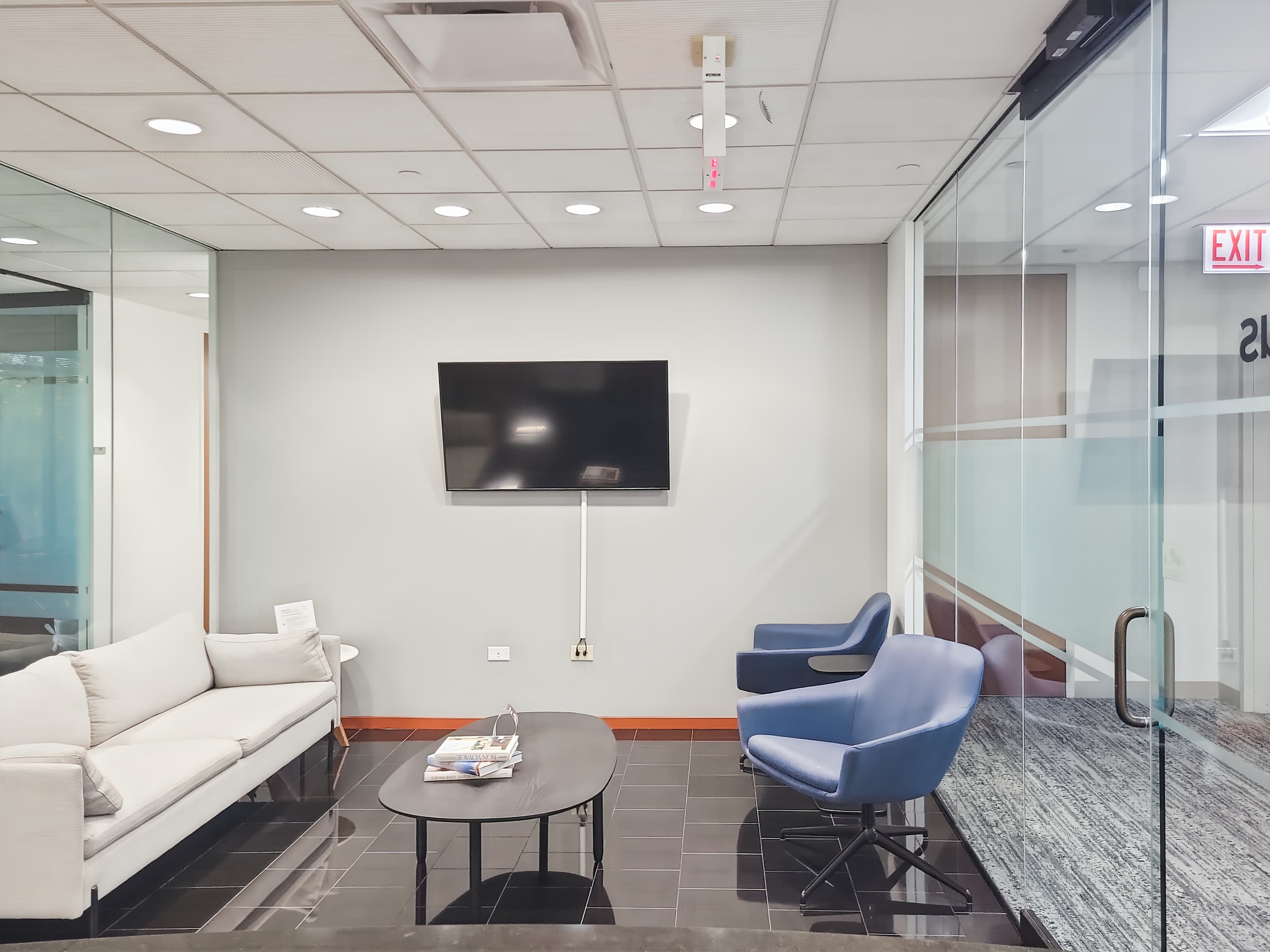 IL, Lisle - 4200 Commerce Ct image 3