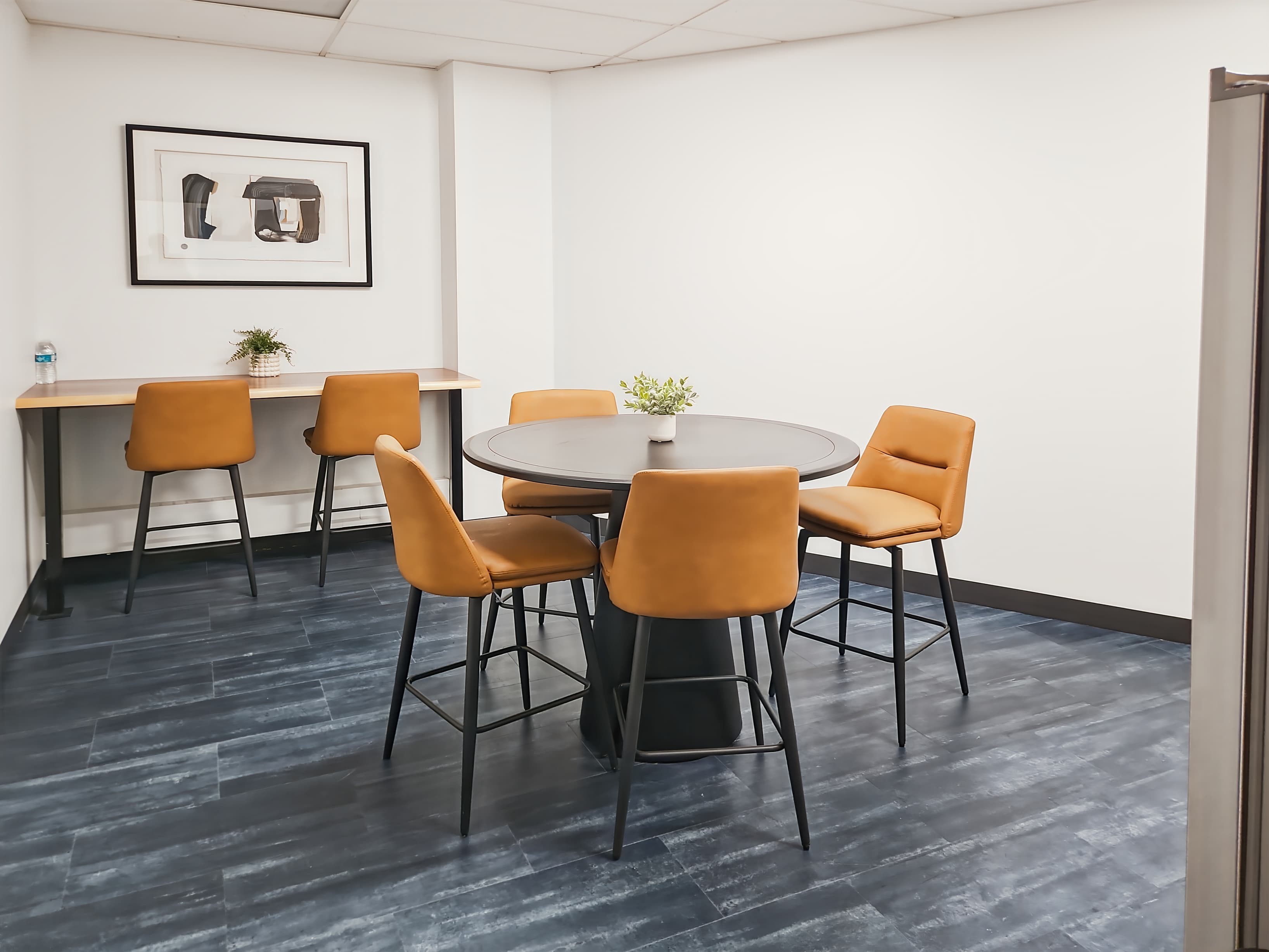 MO, St. Louis - Craigshire Rd image 3