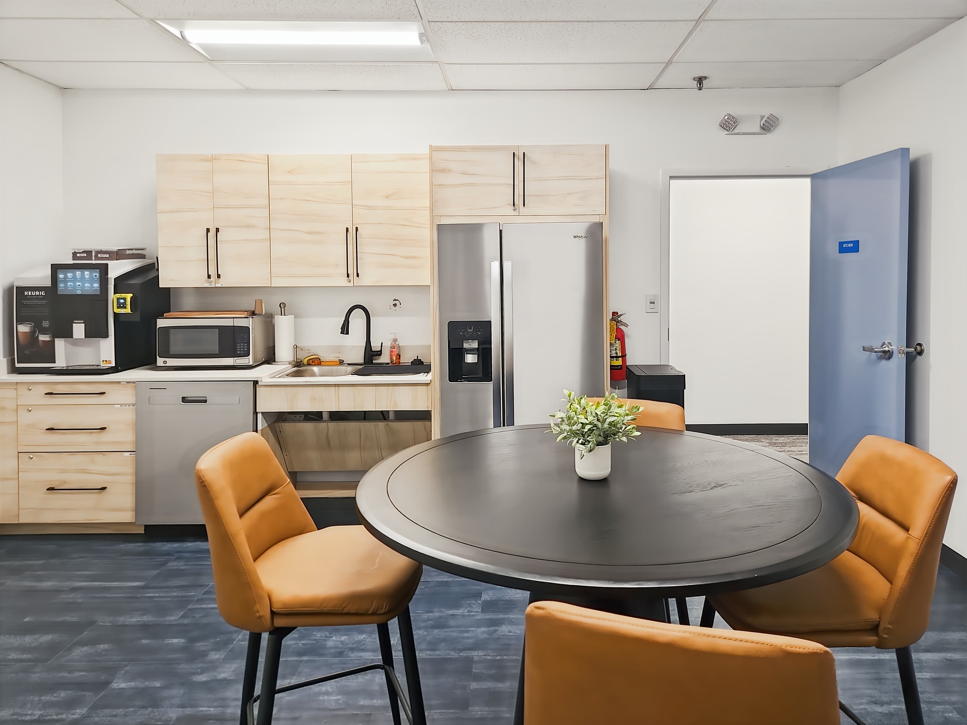 MO, St. Louis - Craigshire Rd image 4