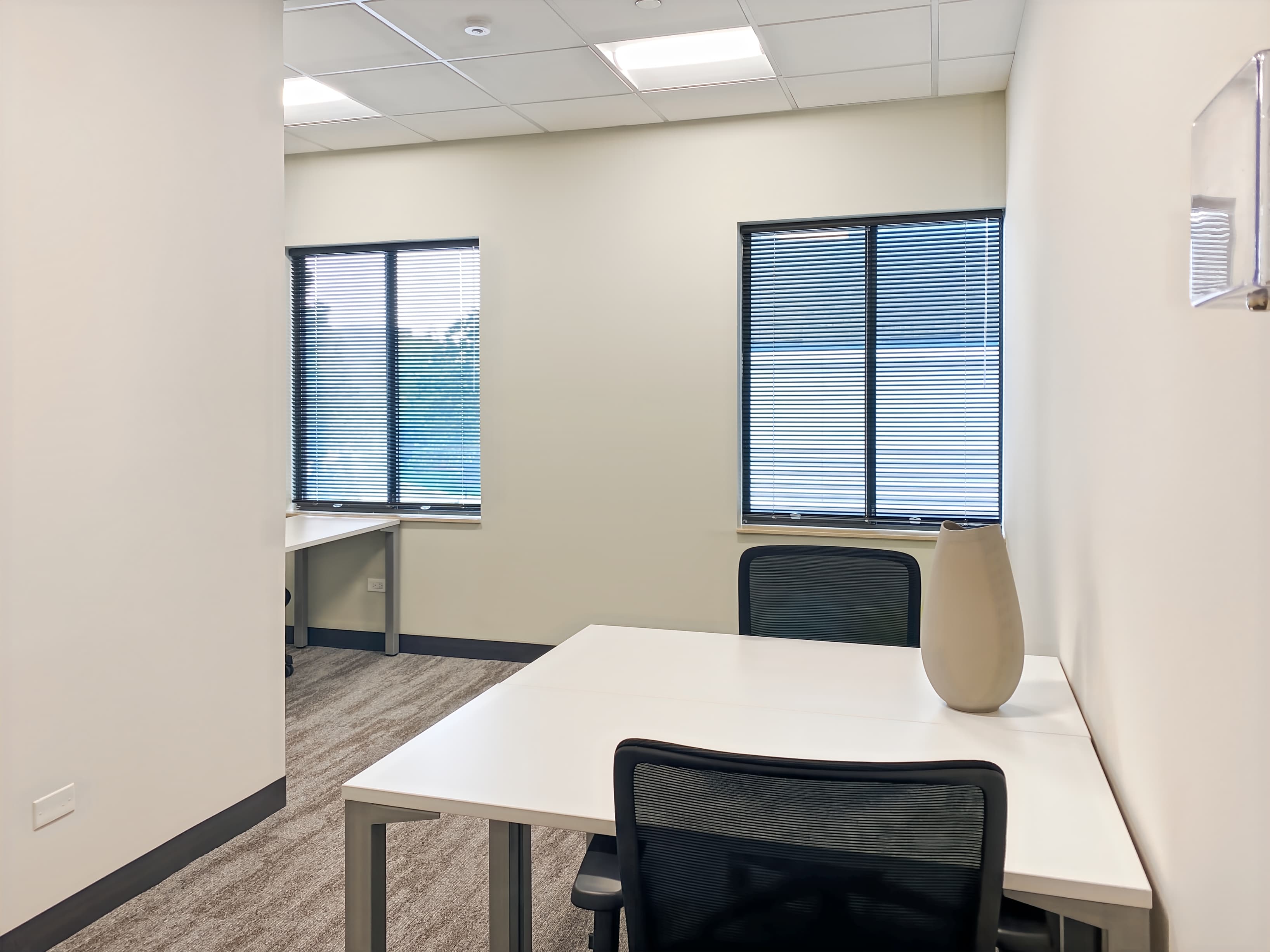 IL, Oakbrook Terrace - 22nd St image 12