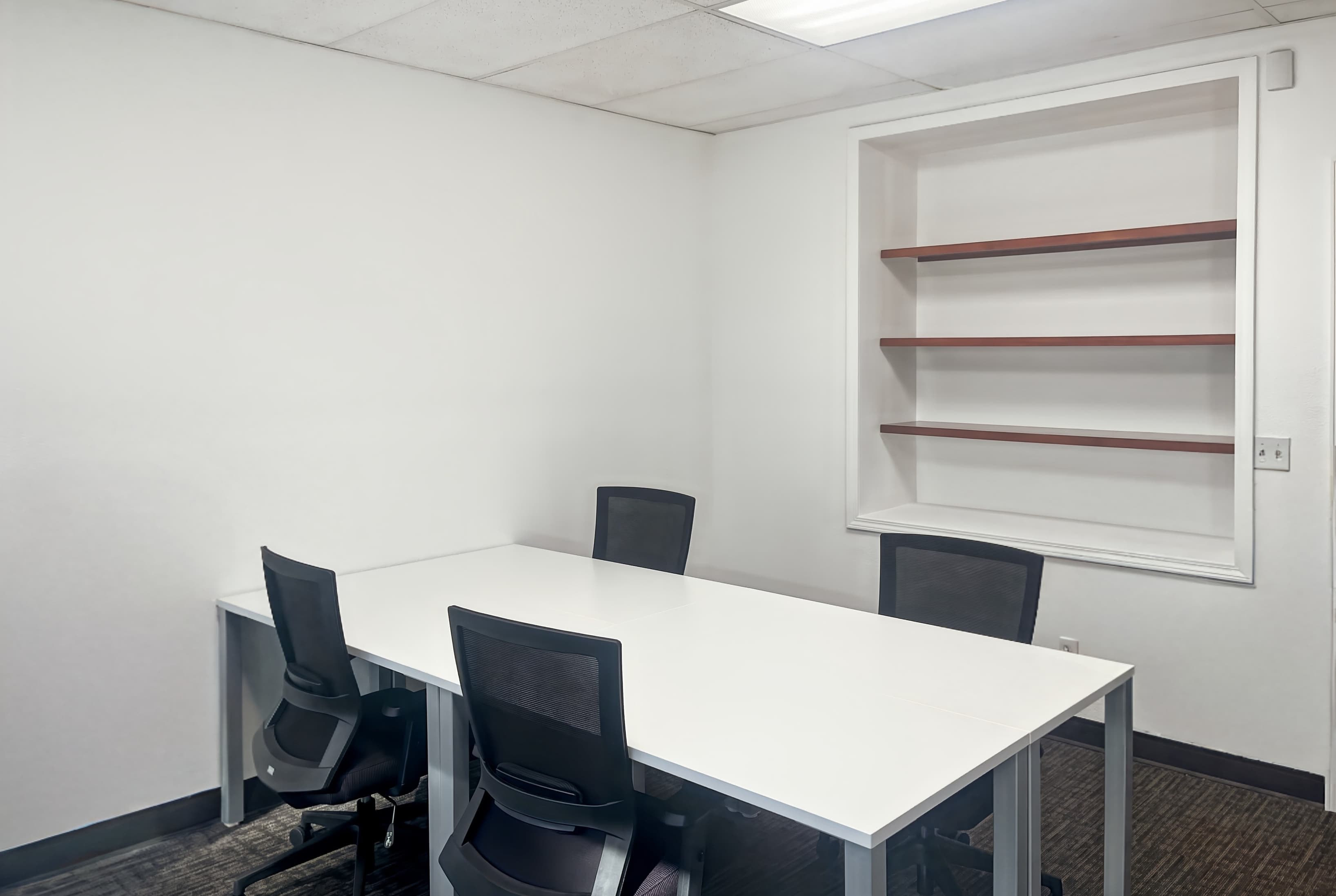 CA, Fresno - 1690 W Shaw Ave image 1 CA, Fresno - 1690 W Shaw Ave image 1