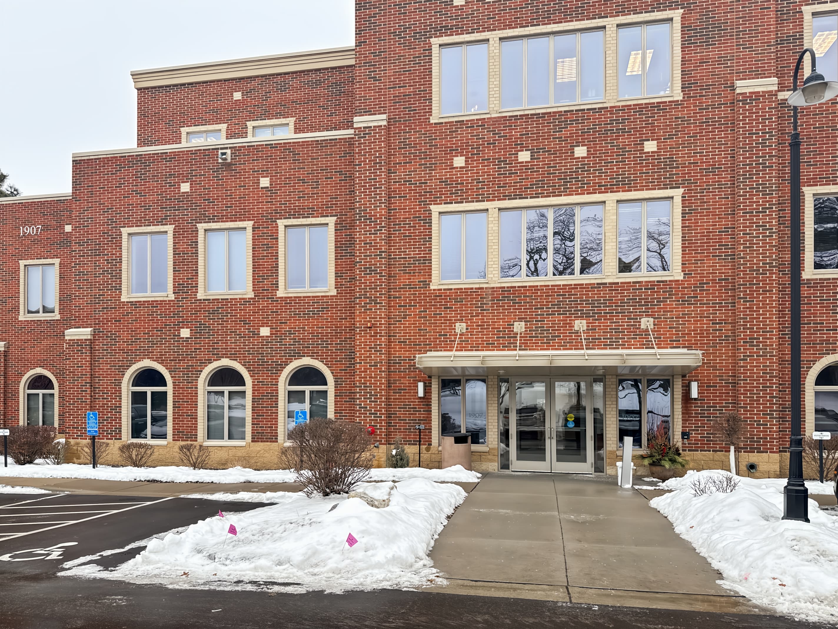 MN, Wayzata - Wayzata Blvd image 1 MN, Wayzata - Wayzata Blvd image 1