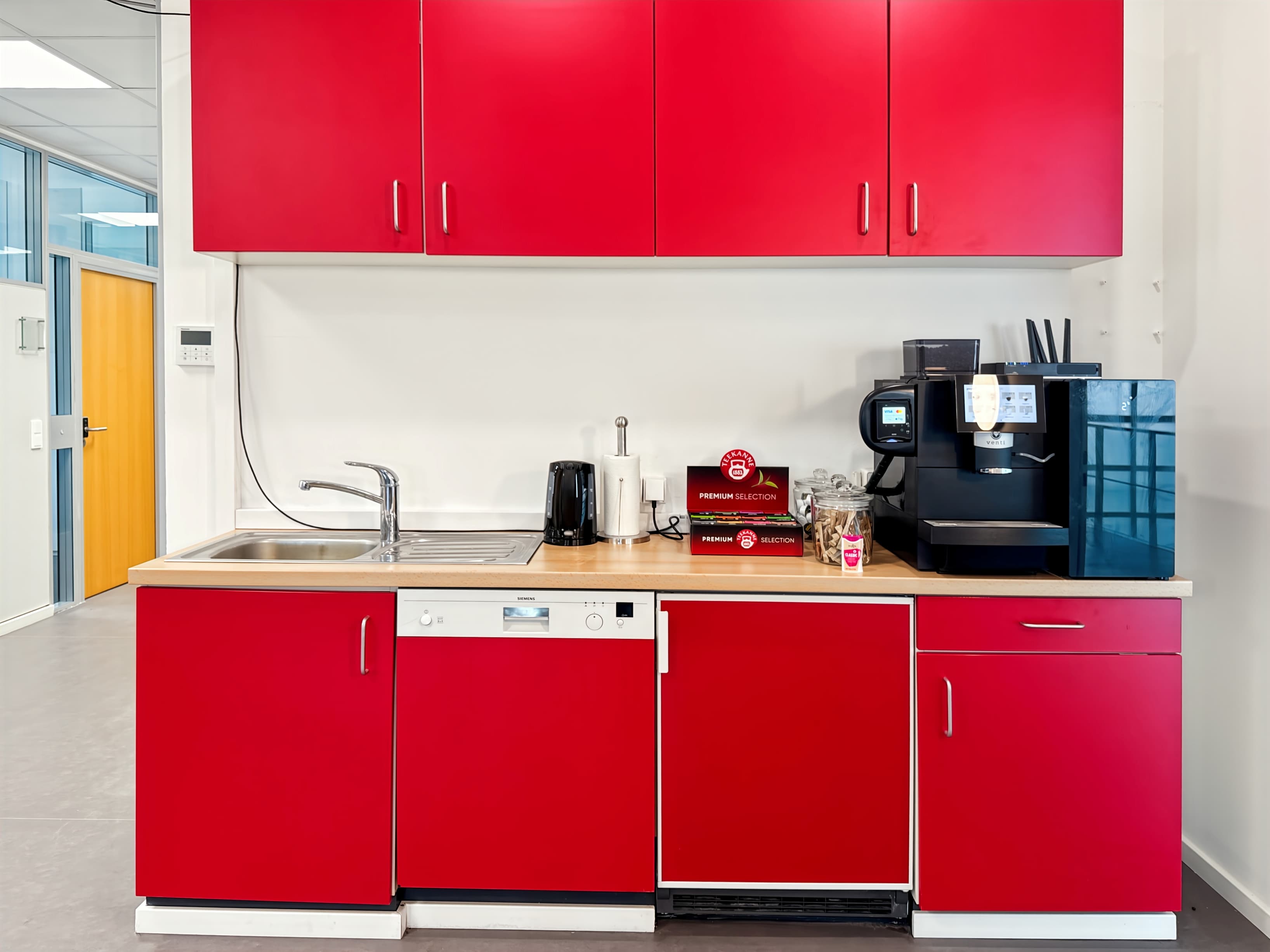 SCHWETZINGEN, Carl-Benz-Straße image 7