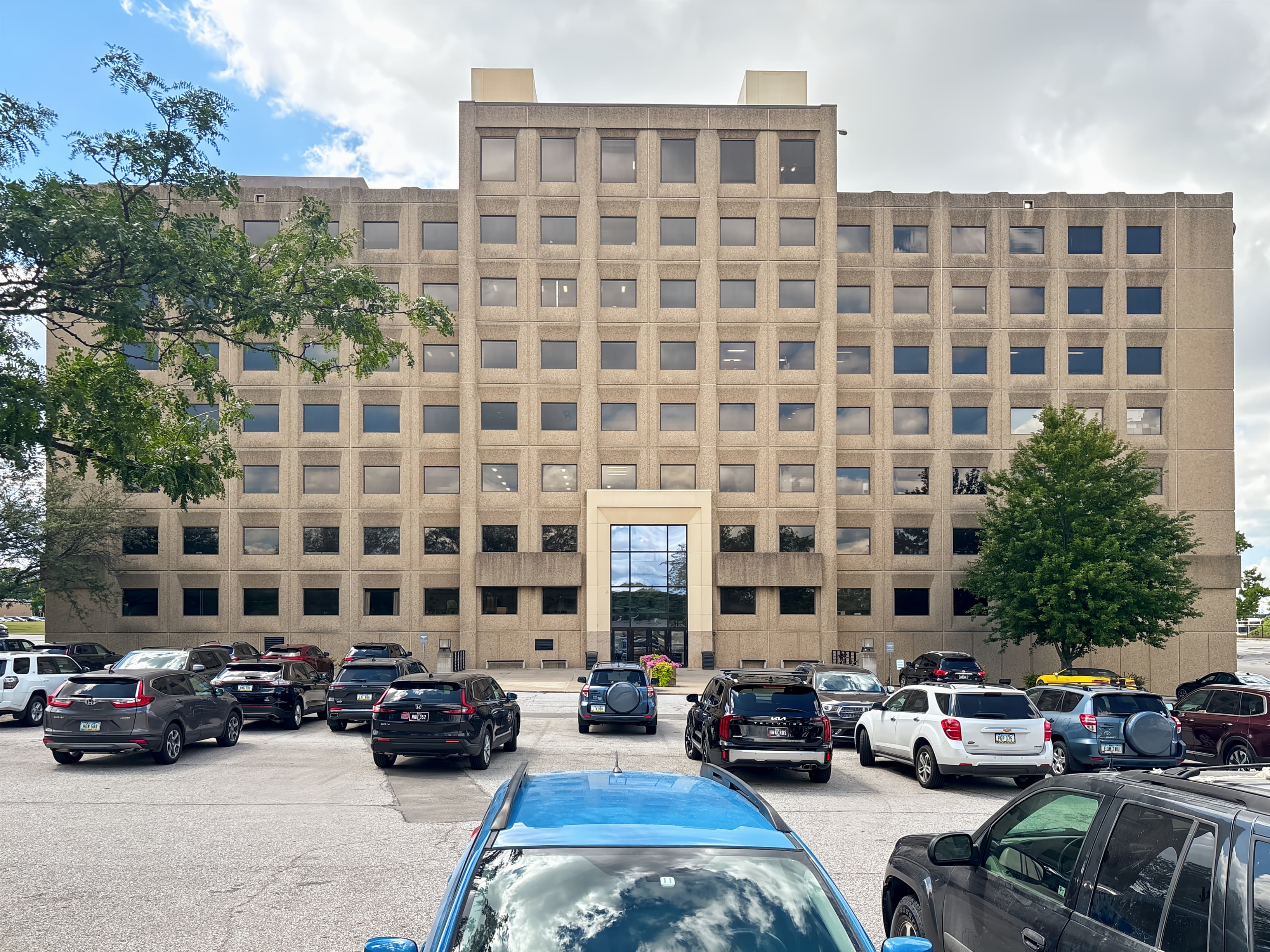 IA, West Des Moines - Valley West Drive image 14