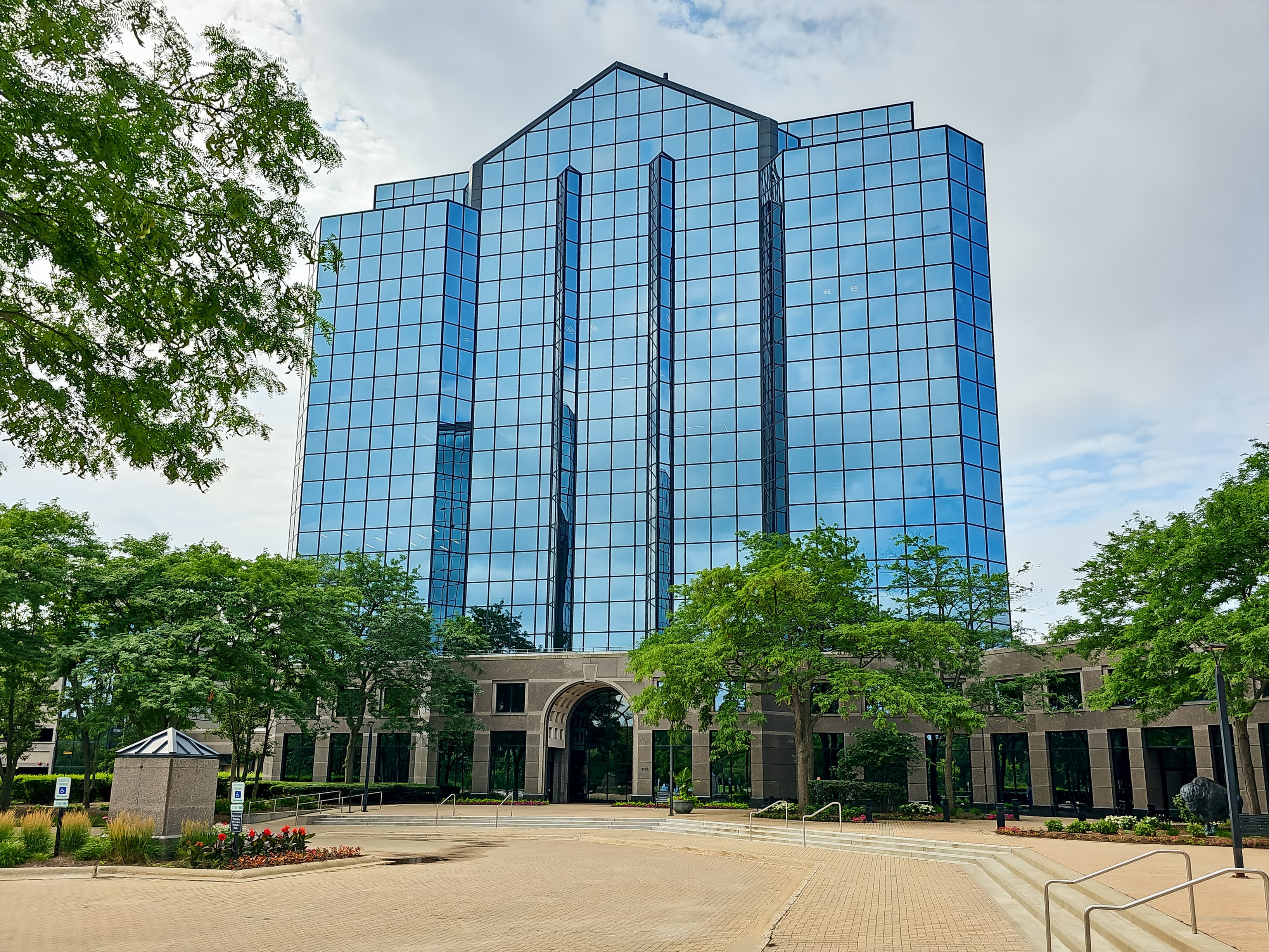 IL, Buffalo Grove - E Lake Cook Rd image 5