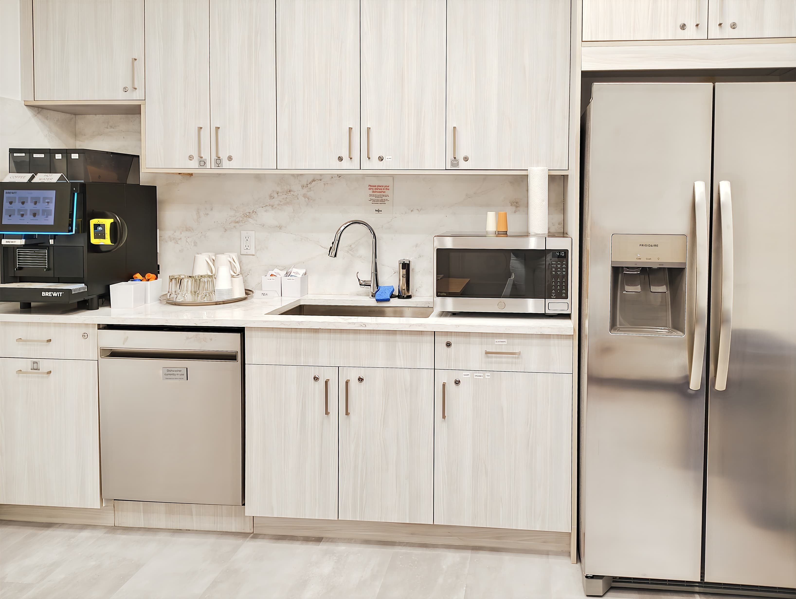 FL, Naples - 3003 Tamiami Trail image 5