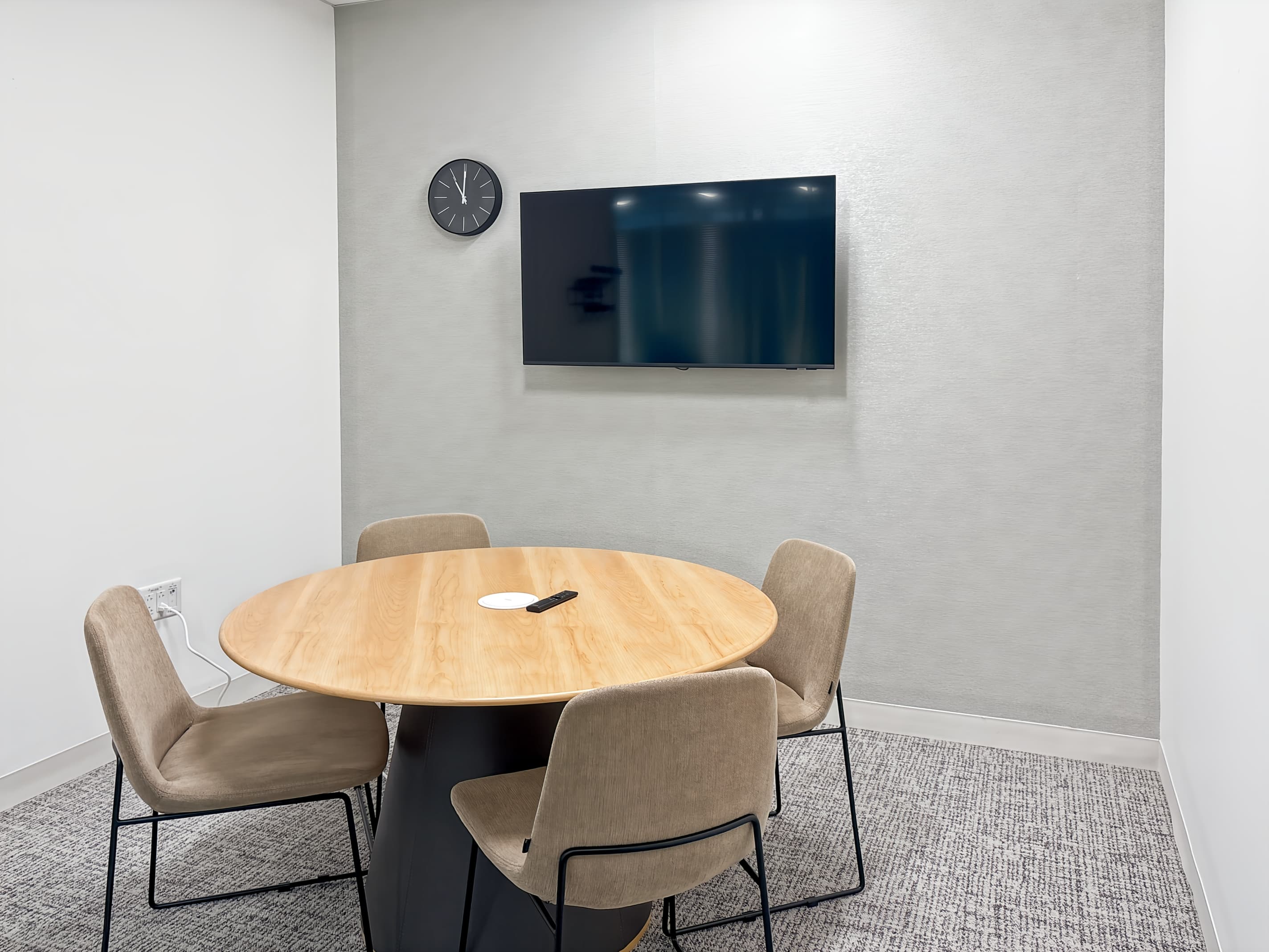 MA, Medford - Rivers Edge Dr image 8