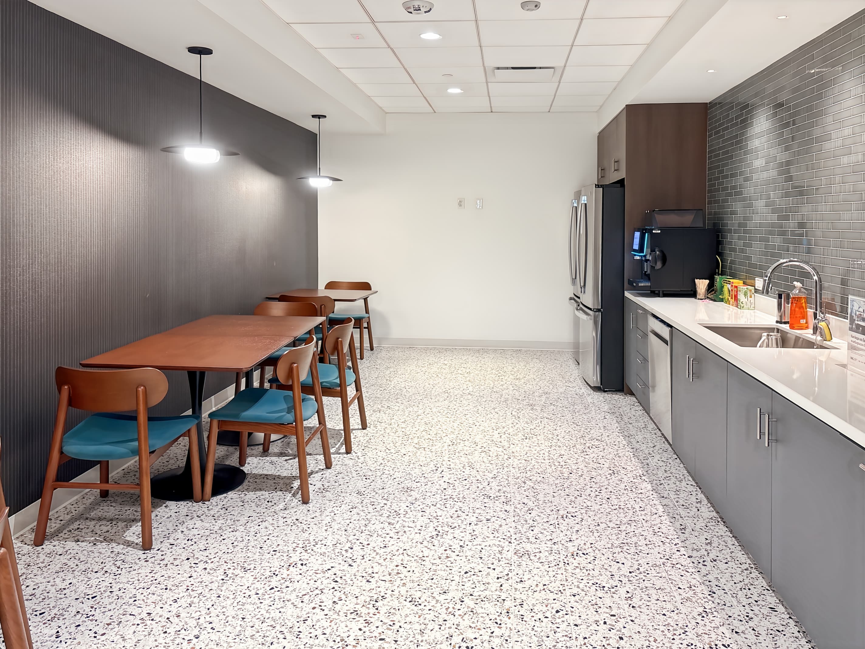 MA, Medford - Rivers Edge Dr image 9