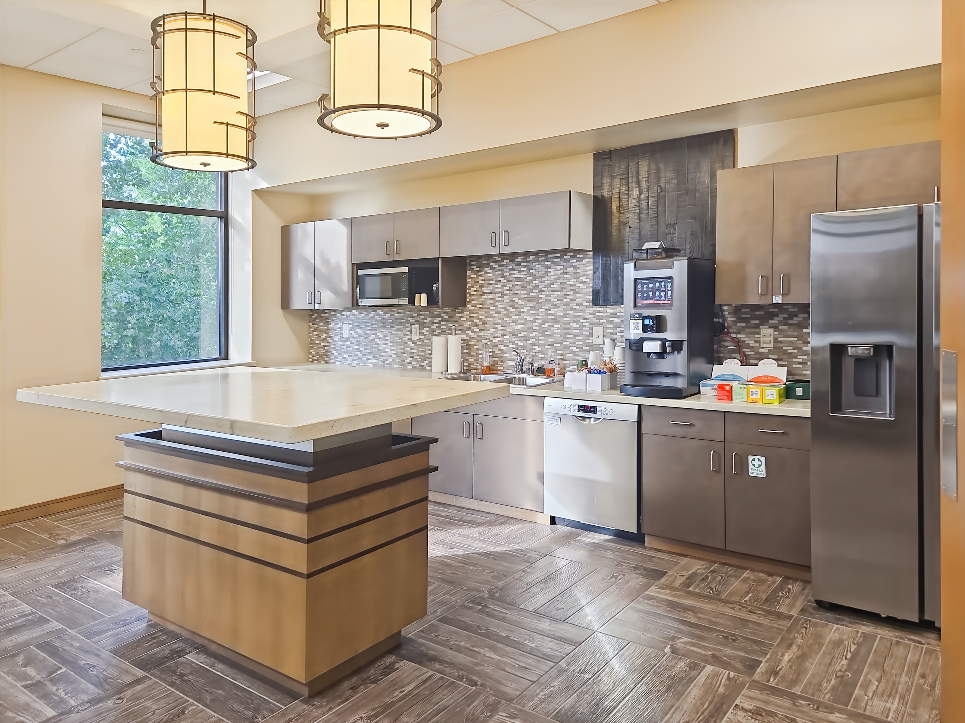 WI, Eau Claire - Oakwood Mall Dr image 9