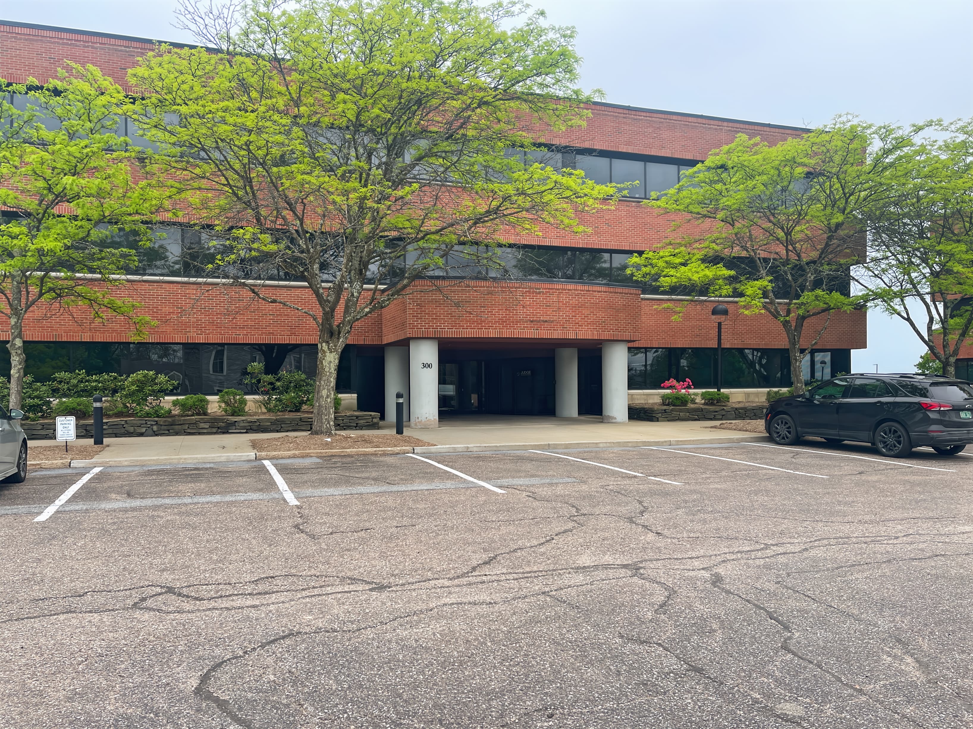 VT, Williston - Interstate Corporate Ctr image 2