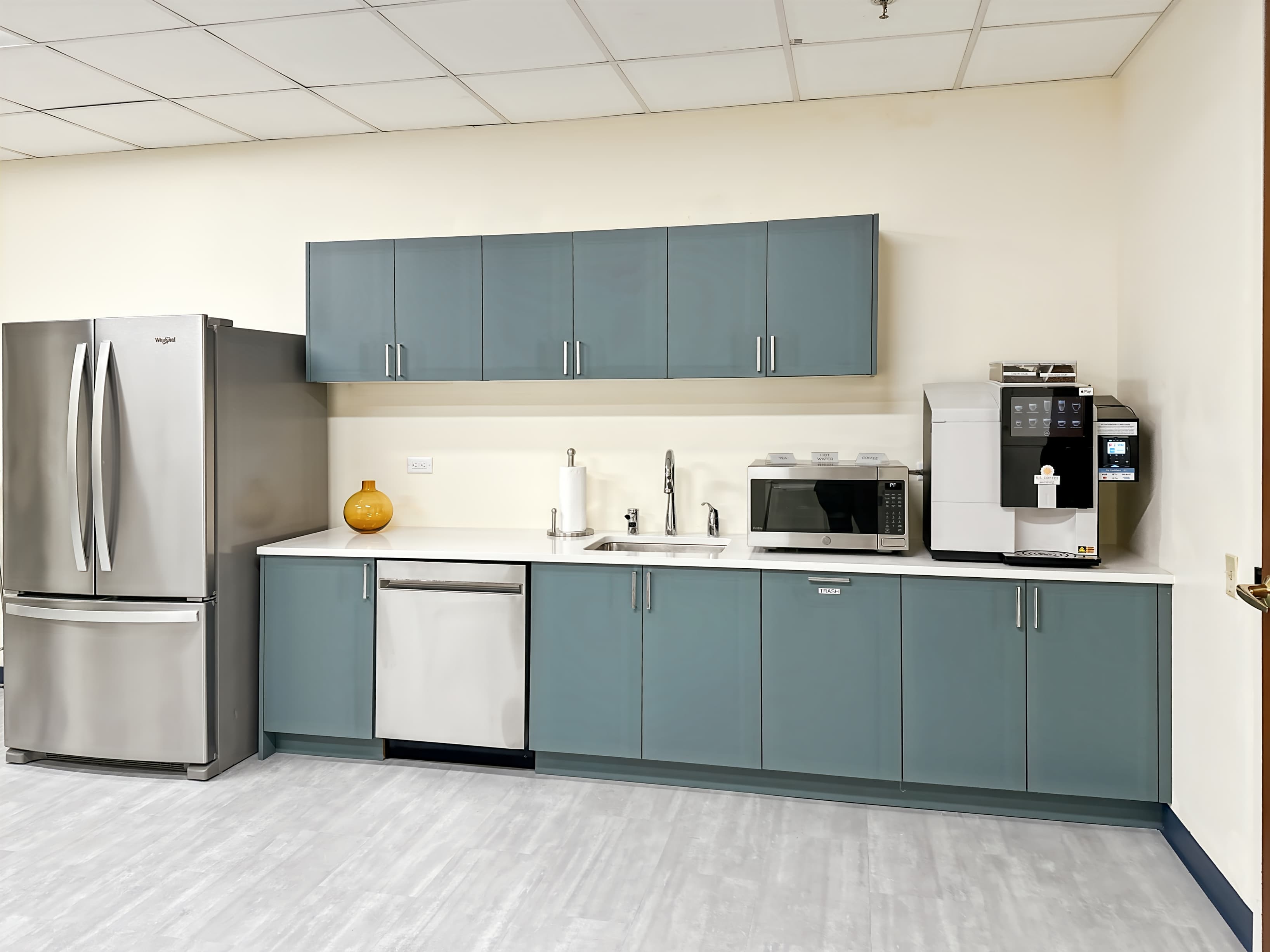 NJ, Bedminster - Crossroads Dr image 3