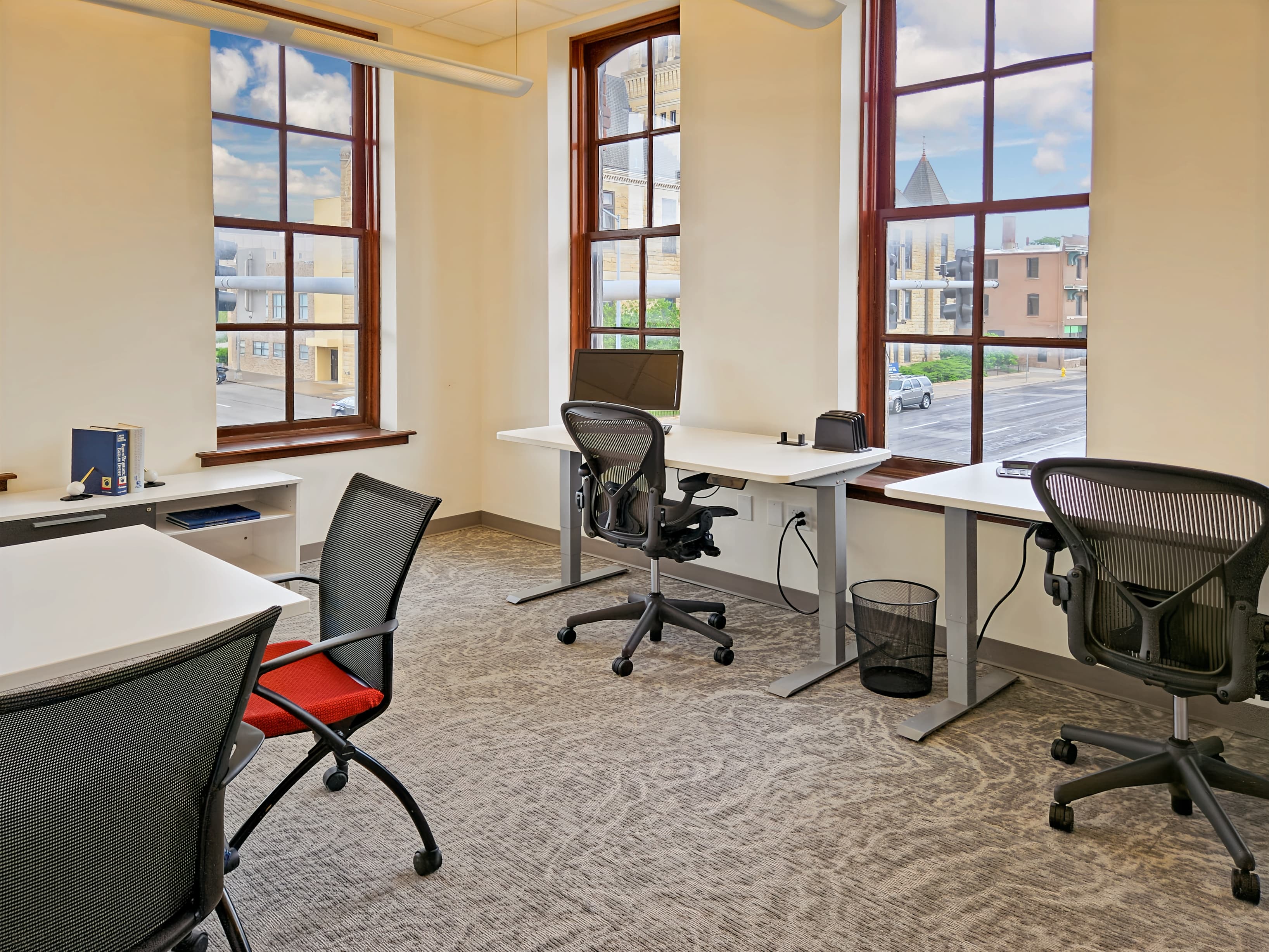 IA, Davenport - Harrison St image 4