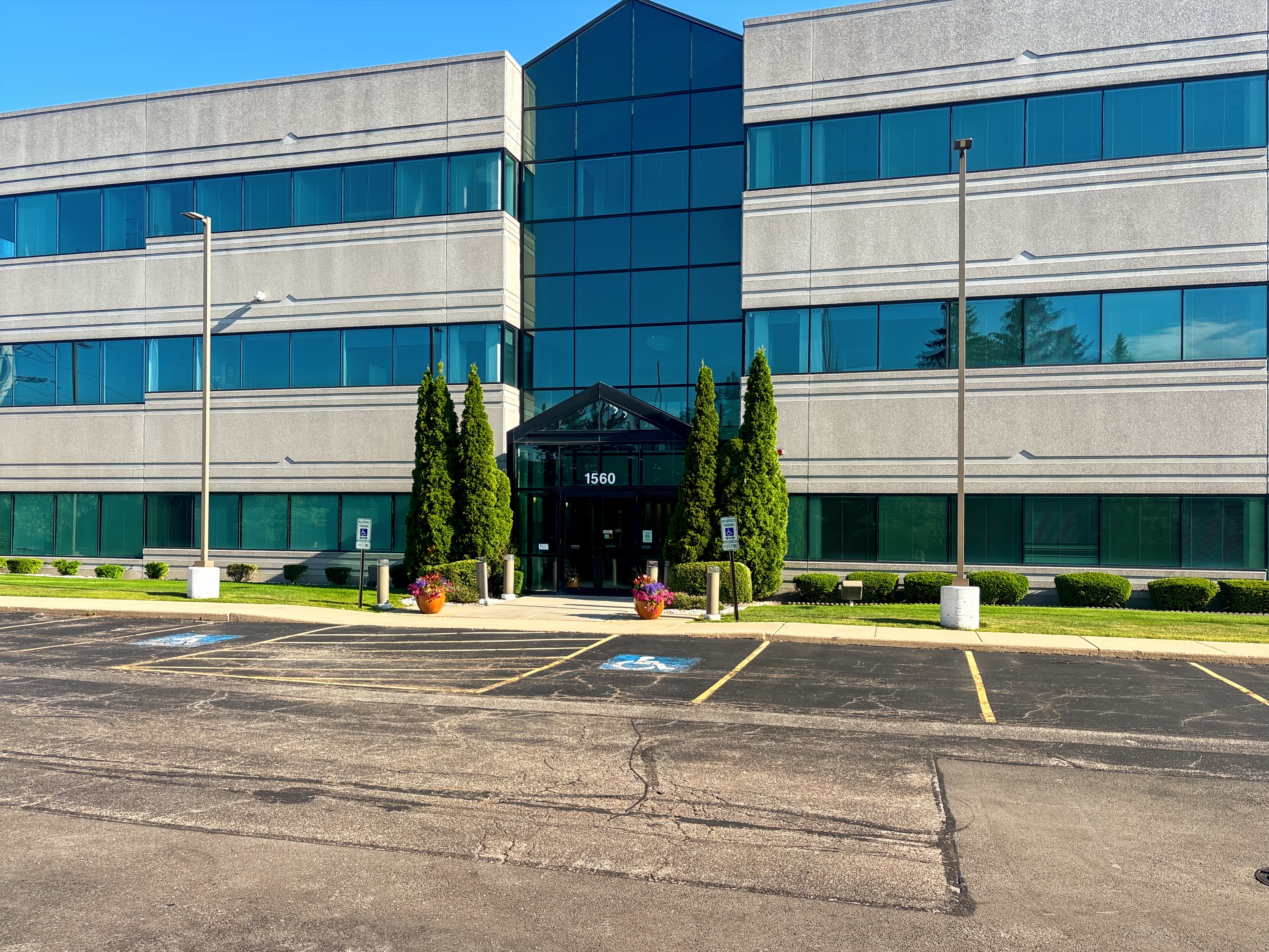 IL, Naperville - Wall St image 10