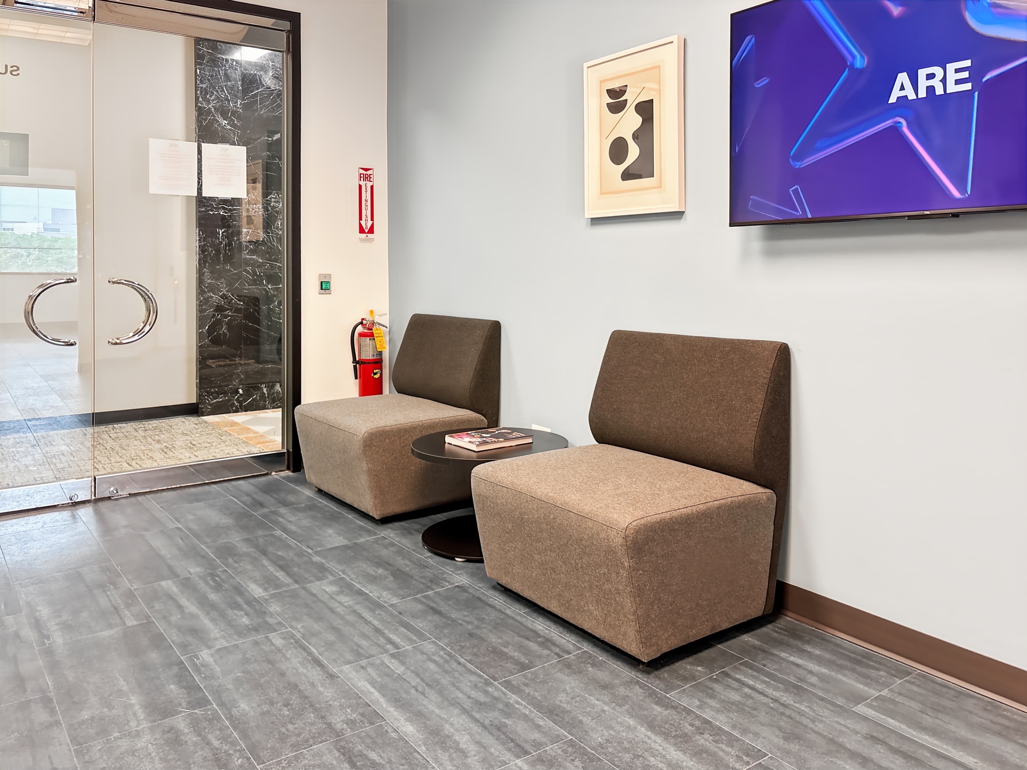 IL, Naperville - Wall St image 5